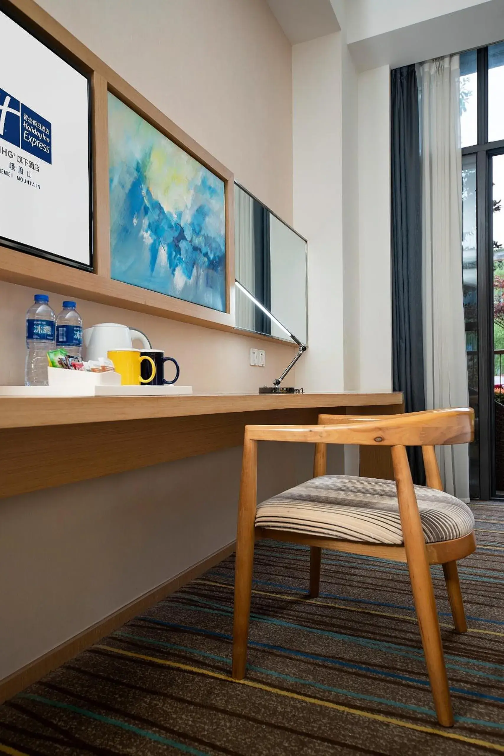 Family Room with Mountain View in Holiday Inn Express Emei Mountain, an IHG Hotel Family Room with Mountain View in Holiday Inn Express Emei Mountain, an IHG Hotel