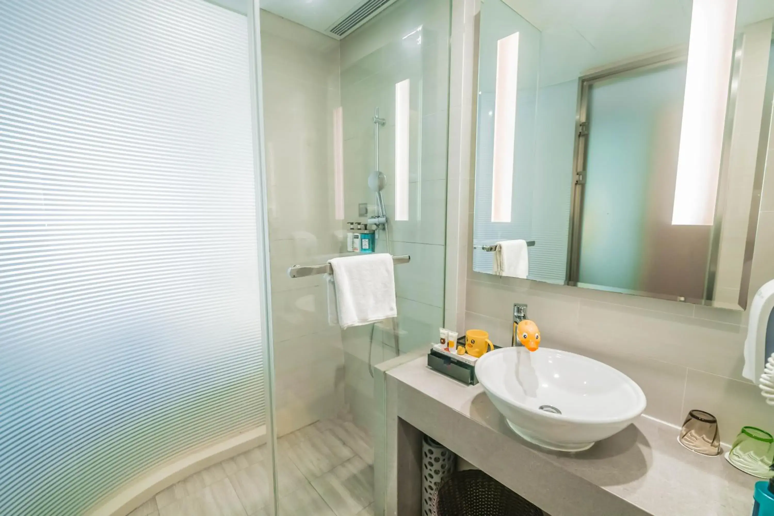 Standard King Room with Balcony - Kids Theme in Holiday Inn Express Emei Mountain, an IHG Hotel Standard King Room with Balcony - Kids Theme in Holiday Inn Express Emei Mountain, an IHG Hotel