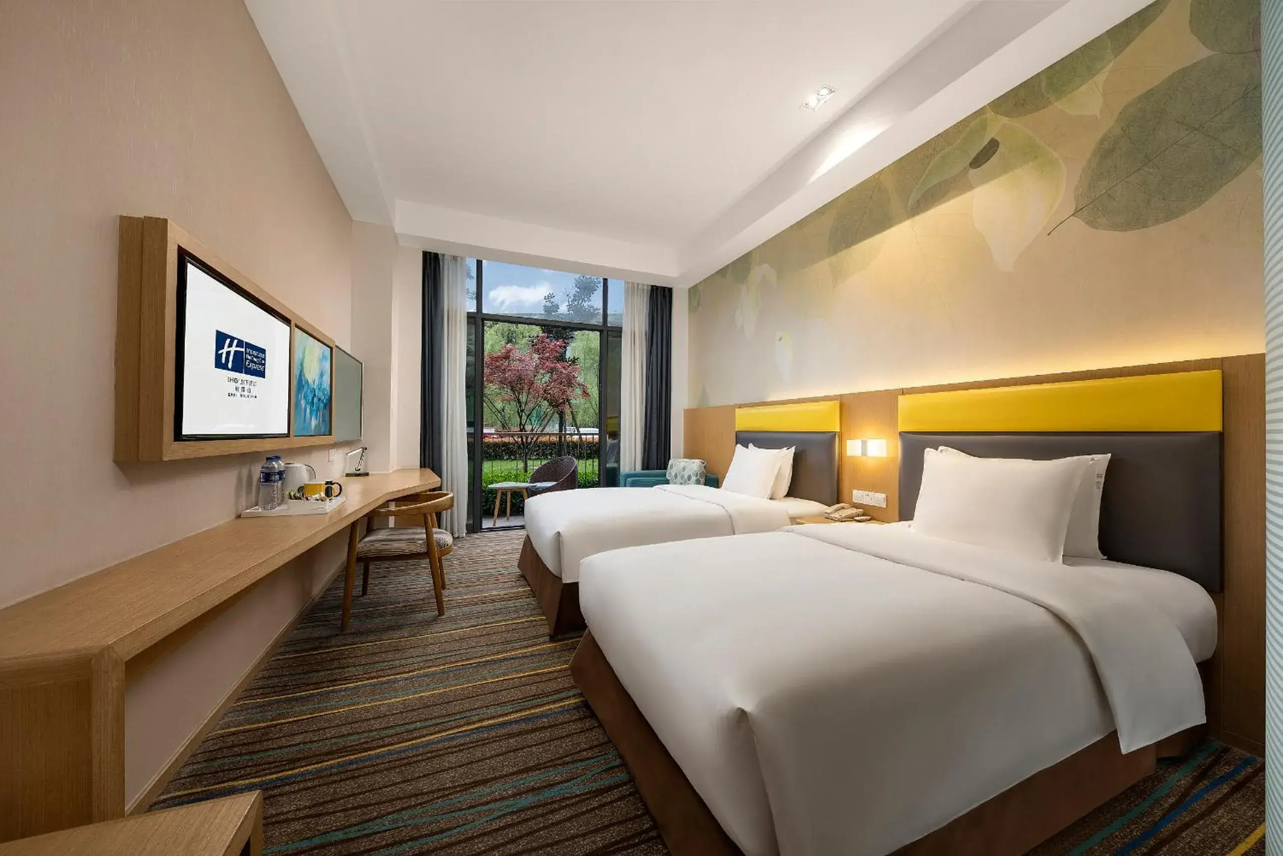 Standard Twin Room with Mountain View in Holiday Inn Express Emei Mountain, an IHG Hotel Standard Twin Room with Mountain View in Holiday Inn Express Emei Mountain, an IHG Hotel