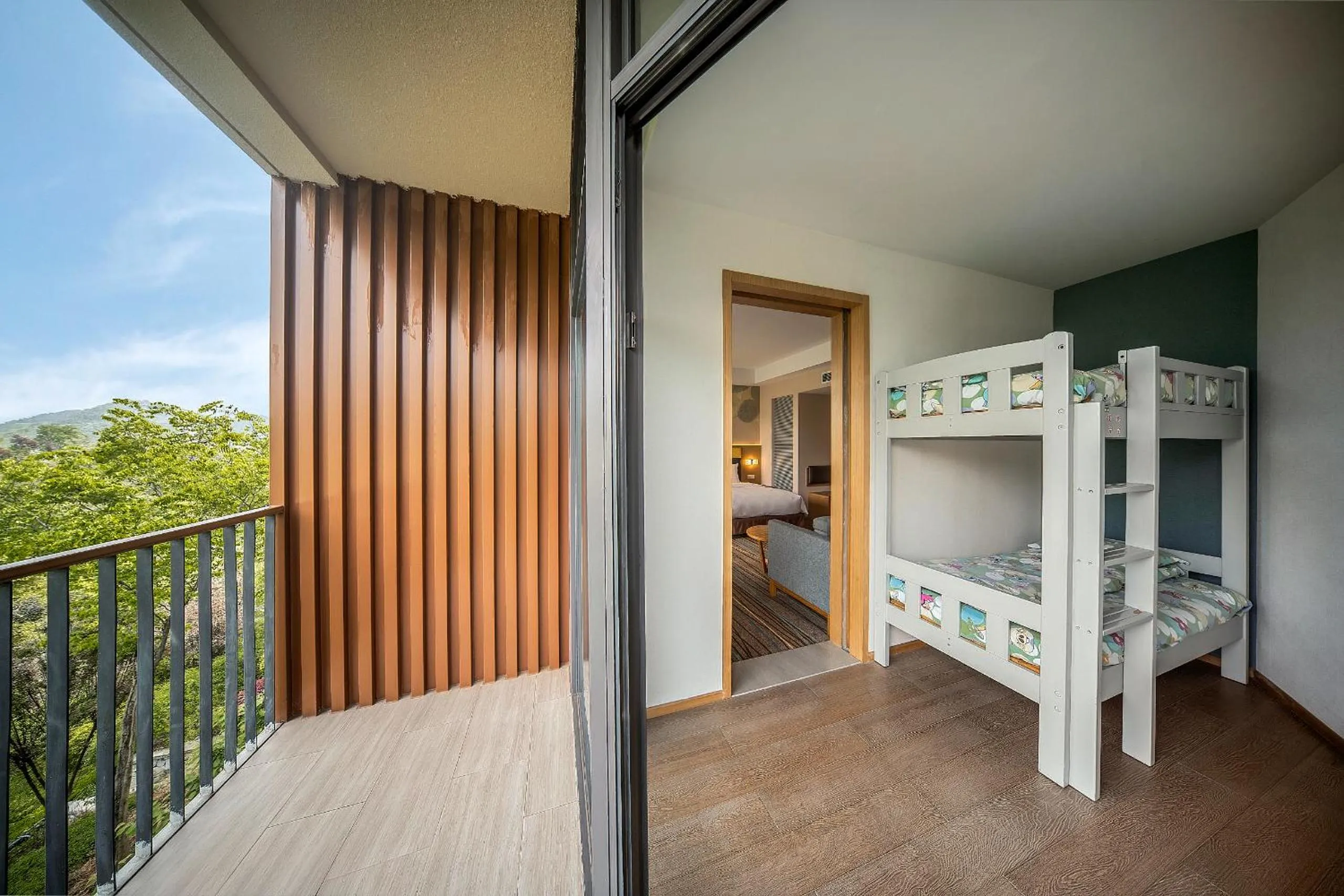 Bedroom in Holiday Inn Express Emei Mountain, an IHG Hotel