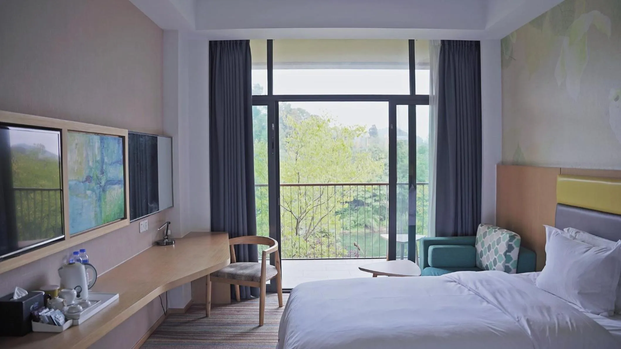 Photo of the whole room in Holiday Inn Express Emei Mountain, an IHG Hotel