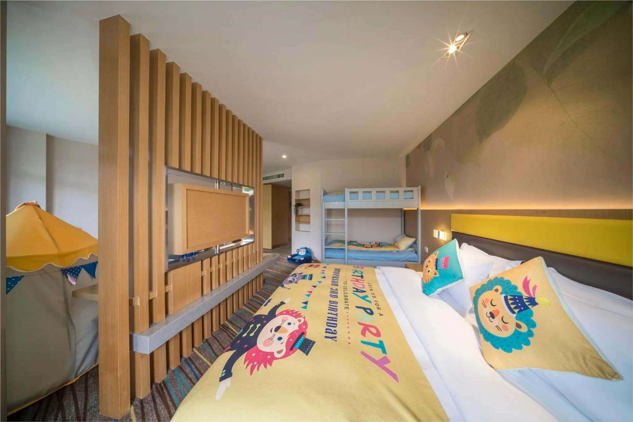 Photo of the whole room in Holiday Inn Express Emei Mountain, an IHG Hotel