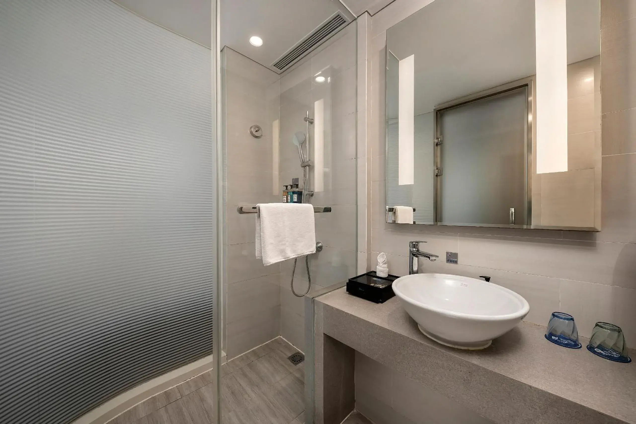 Superior Twin Room with River View in Holiday Inn Express Emei Mountain, an IHG Hotel Superior Twin Room with River View in Holiday Inn Express Emei Mountain, an IHG Hotel