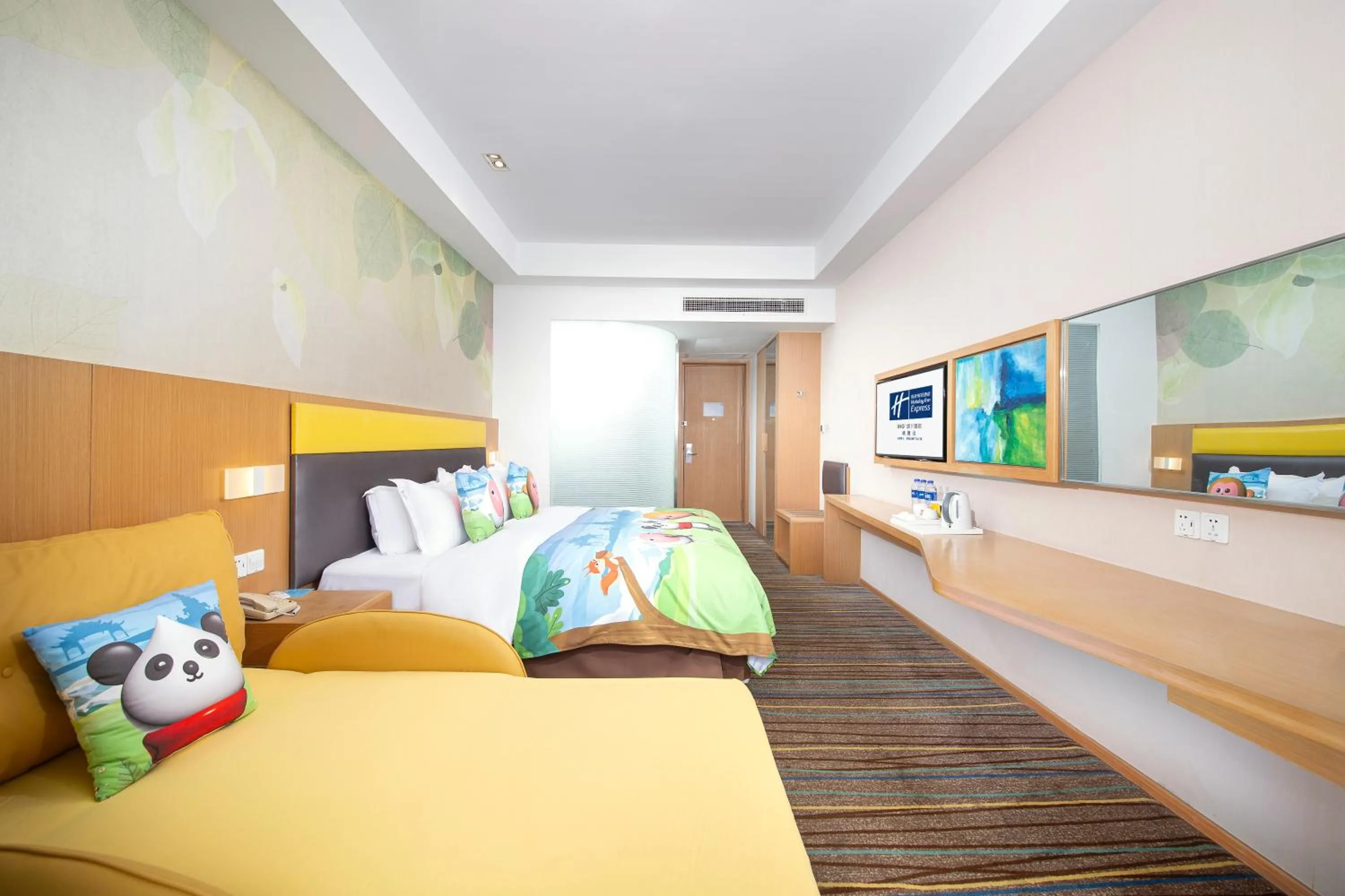 Photo of the whole room in Holiday Inn Express Emei Mountain, an IHG Hotel