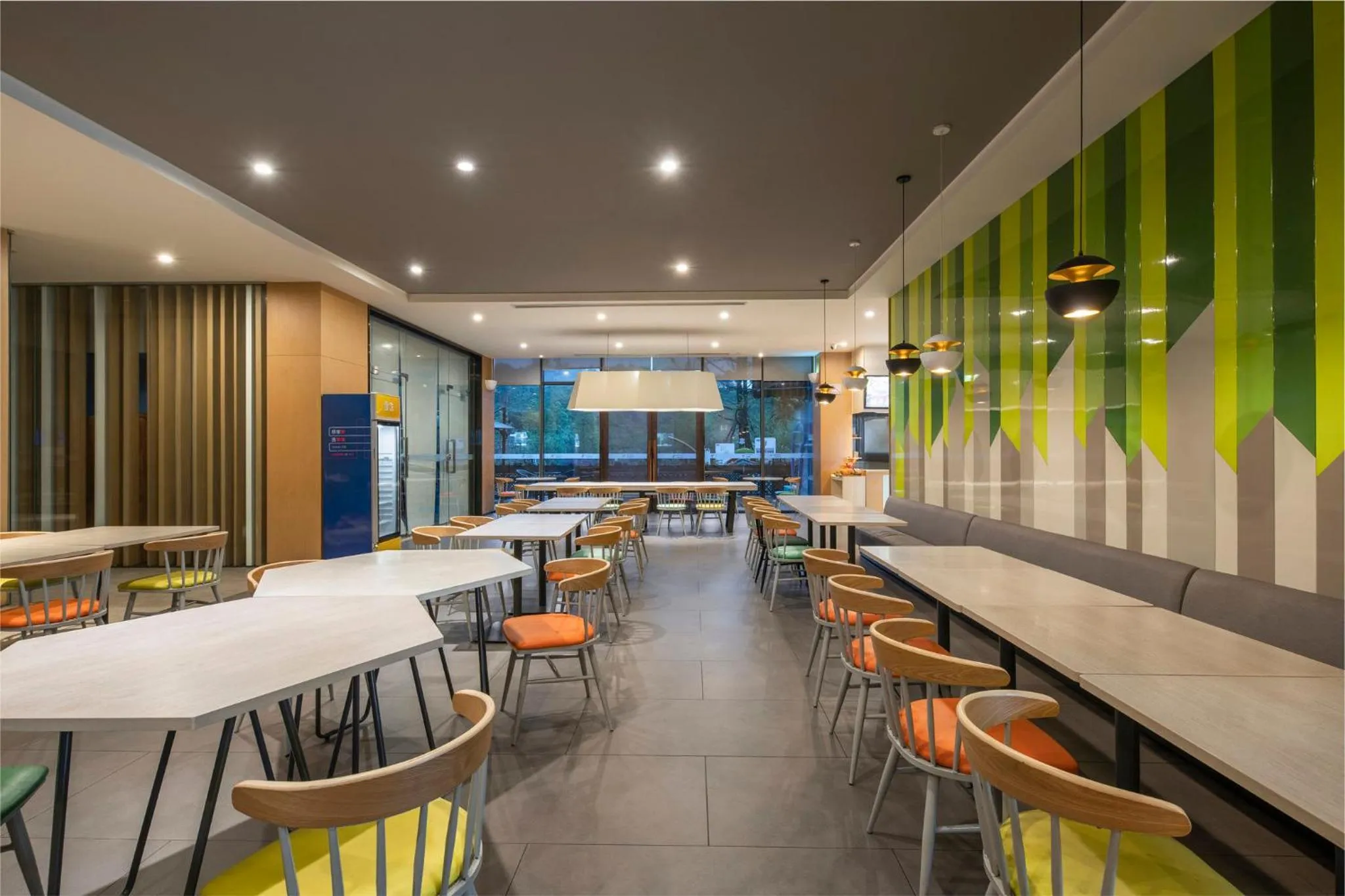 Restaurant/places to eat in Holiday Inn Express Emei Mountain, an IHG Hotel