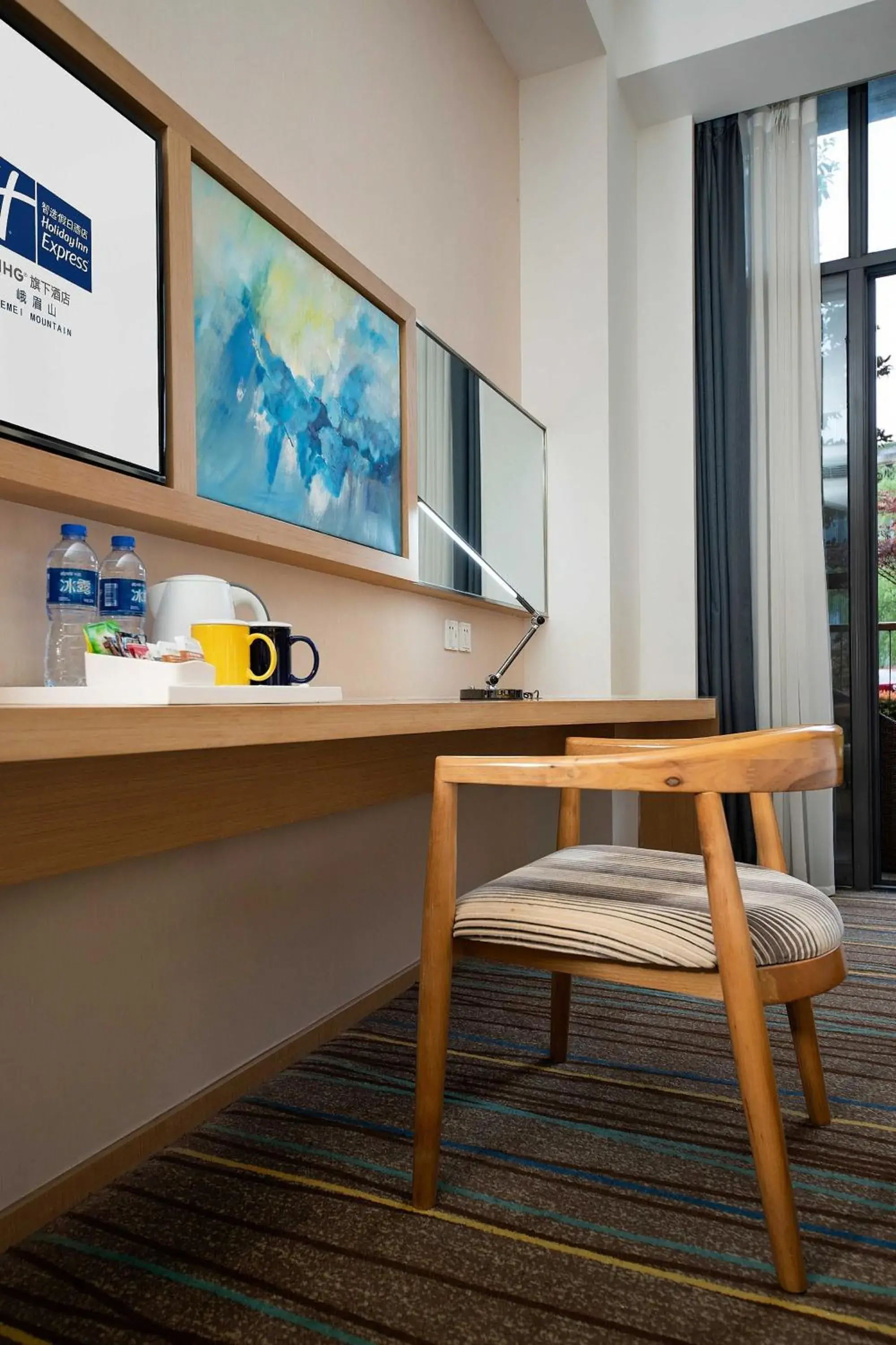 King Standard Garden View Balcony in Holiday Inn Express Emei Mountain, an IHG Hotel King Standard Garden View Balcony in Holiday Inn Express Emei Mountain, an IHG Hotel