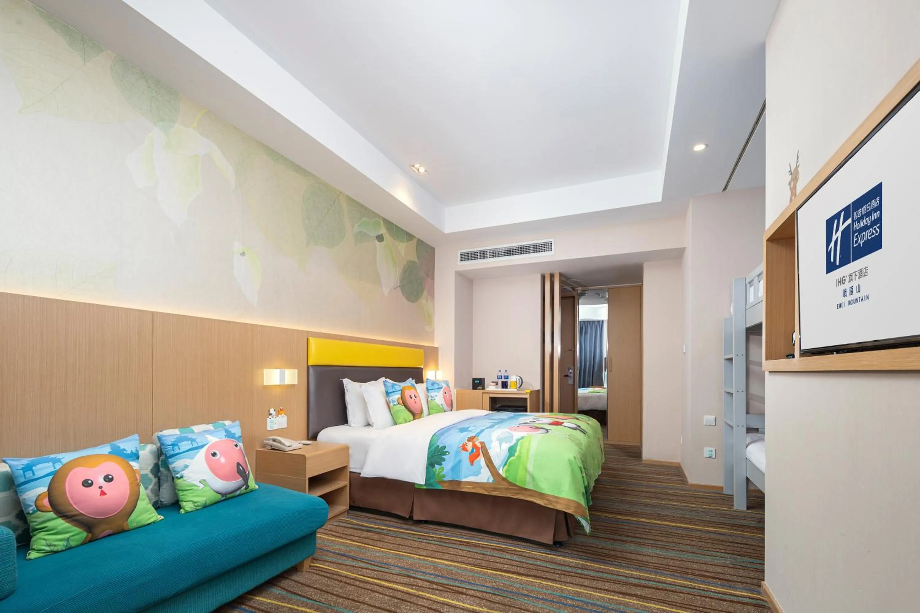 Photo of the whole room in Holiday Inn Express Emei Mountain, an IHG Hotel