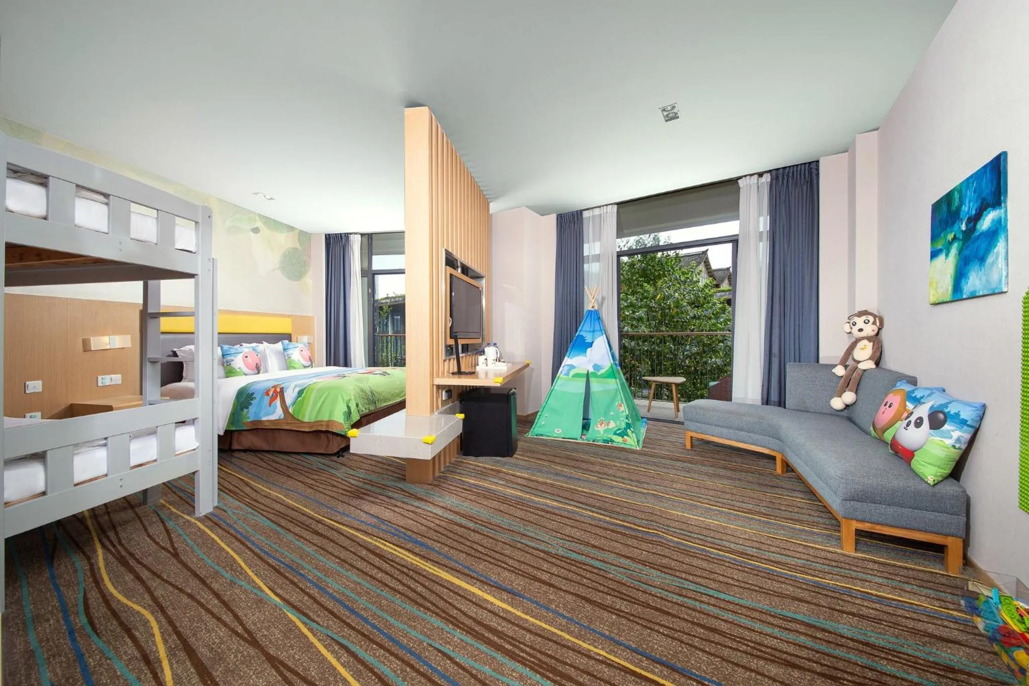 Photo of the whole room in Holiday Inn Express Emei Mountain, an IHG Hotel