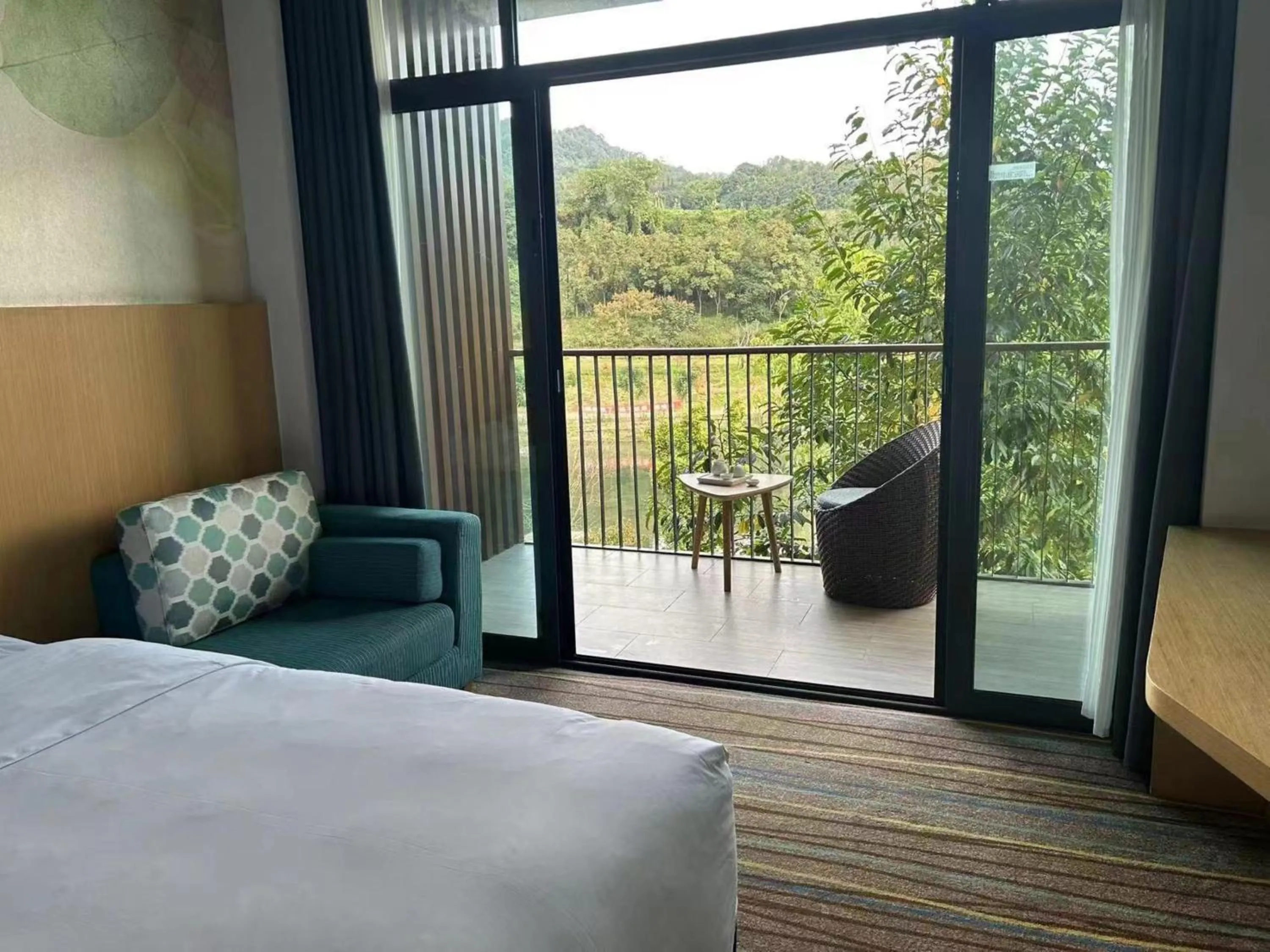 Photo of the whole room in Holiday Inn Express Emei Mountain, an IHG Hotel