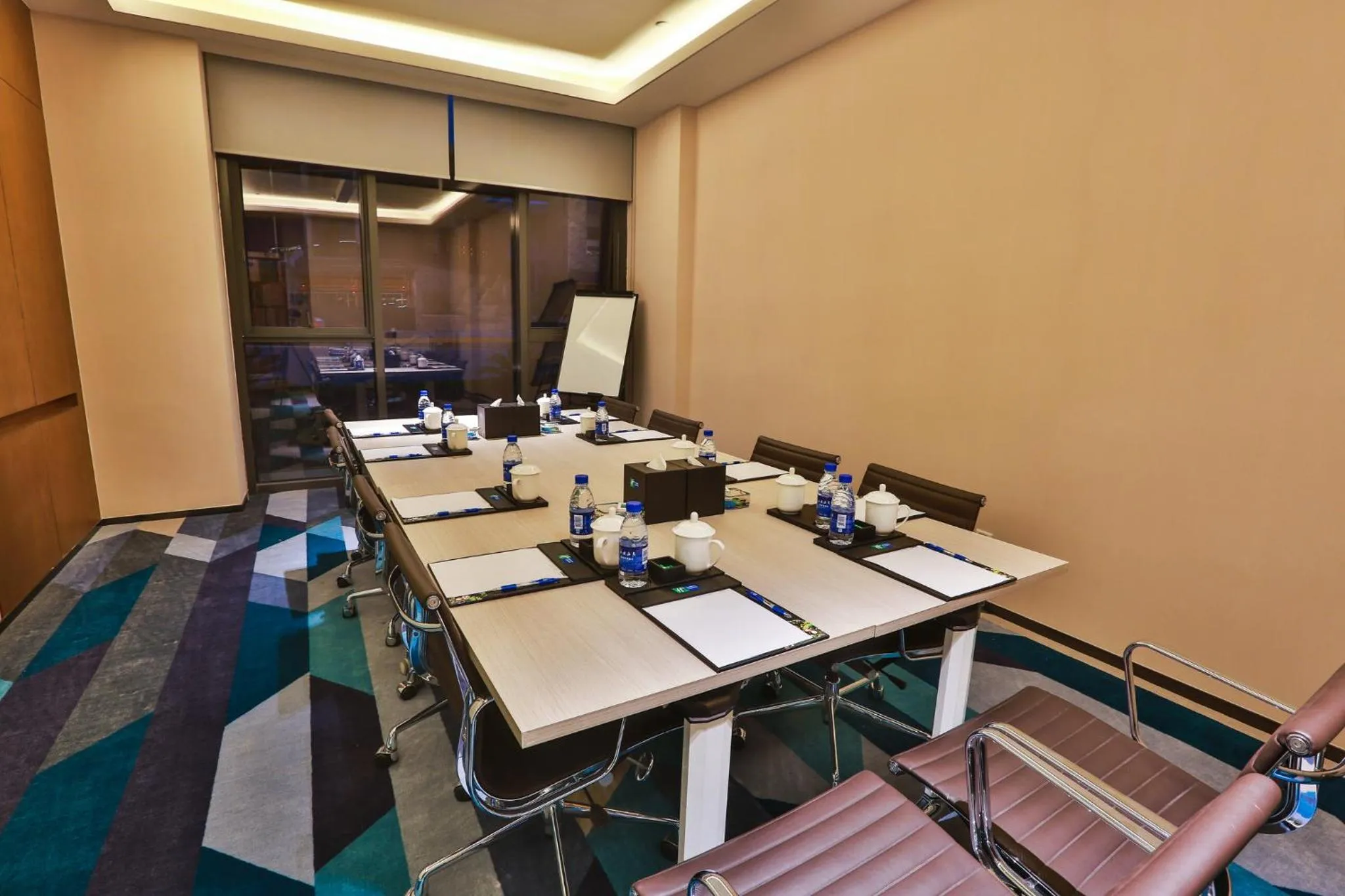 Meeting/conference room in Holiday Inn Express Emei Mountain, an IHG Hotel