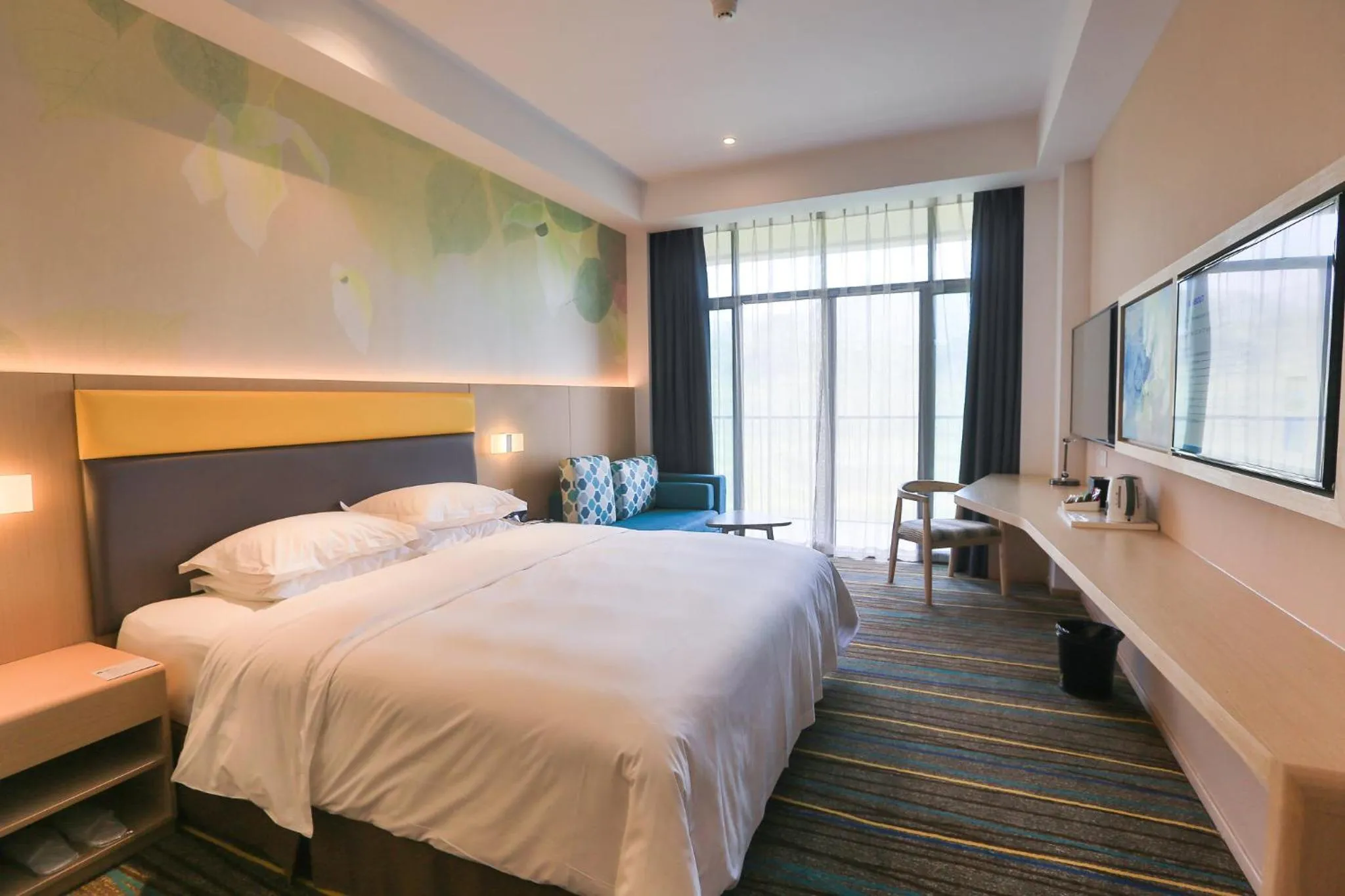 Photo of the whole room in Holiday Inn Express Emei Mountain, an IHG Hotel