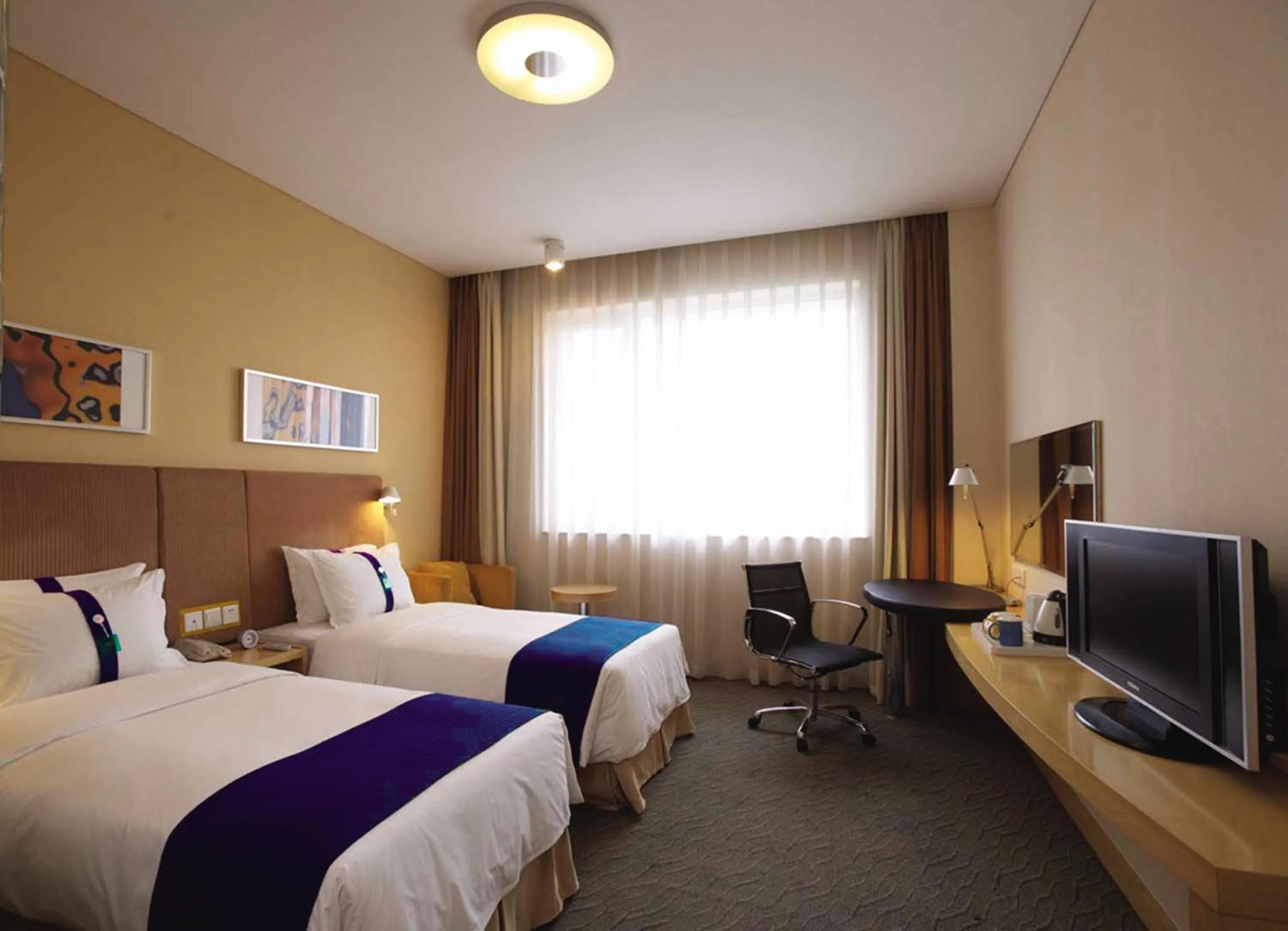 Photo of the whole room, Bed in Holiday Inn Express Panjin Downtown by IHG