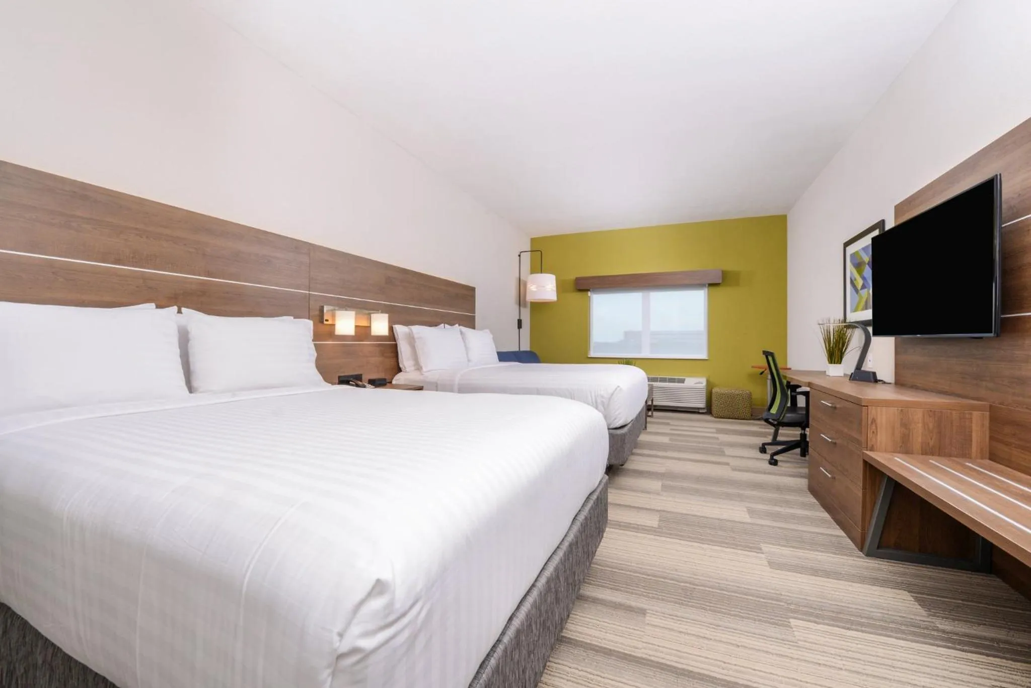 Photo of the whole room, Bed in Holiday Inn Express & Suites - St. Petersburg - Madeira Beach by IHG