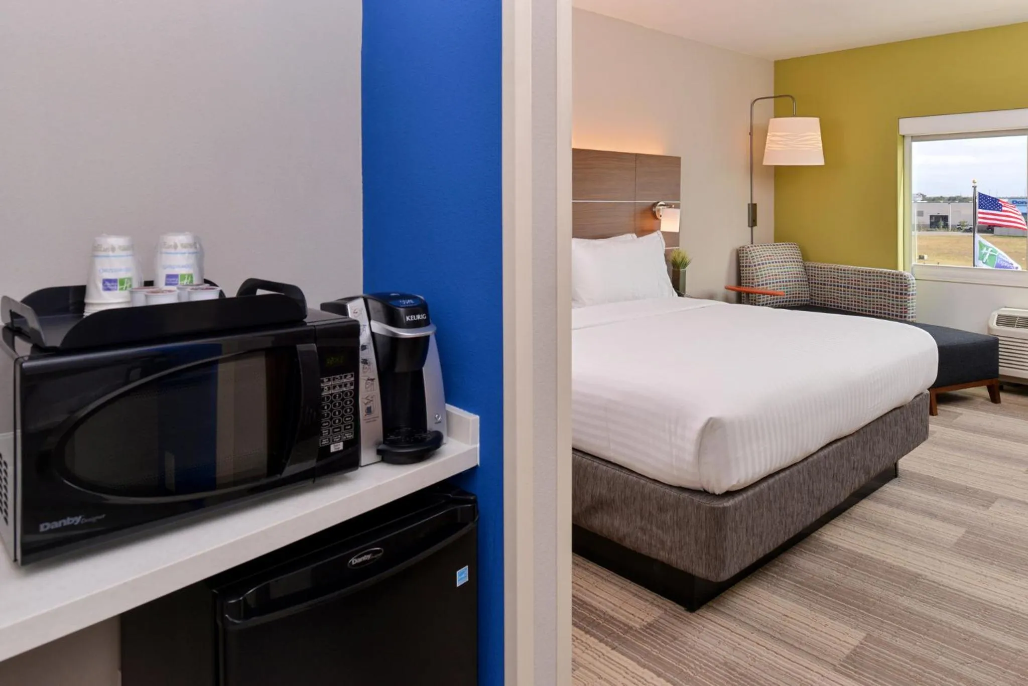 Photo of the whole room, Bed in Holiday Inn Express & Suites - St. Petersburg - Madeira Beach by IHG