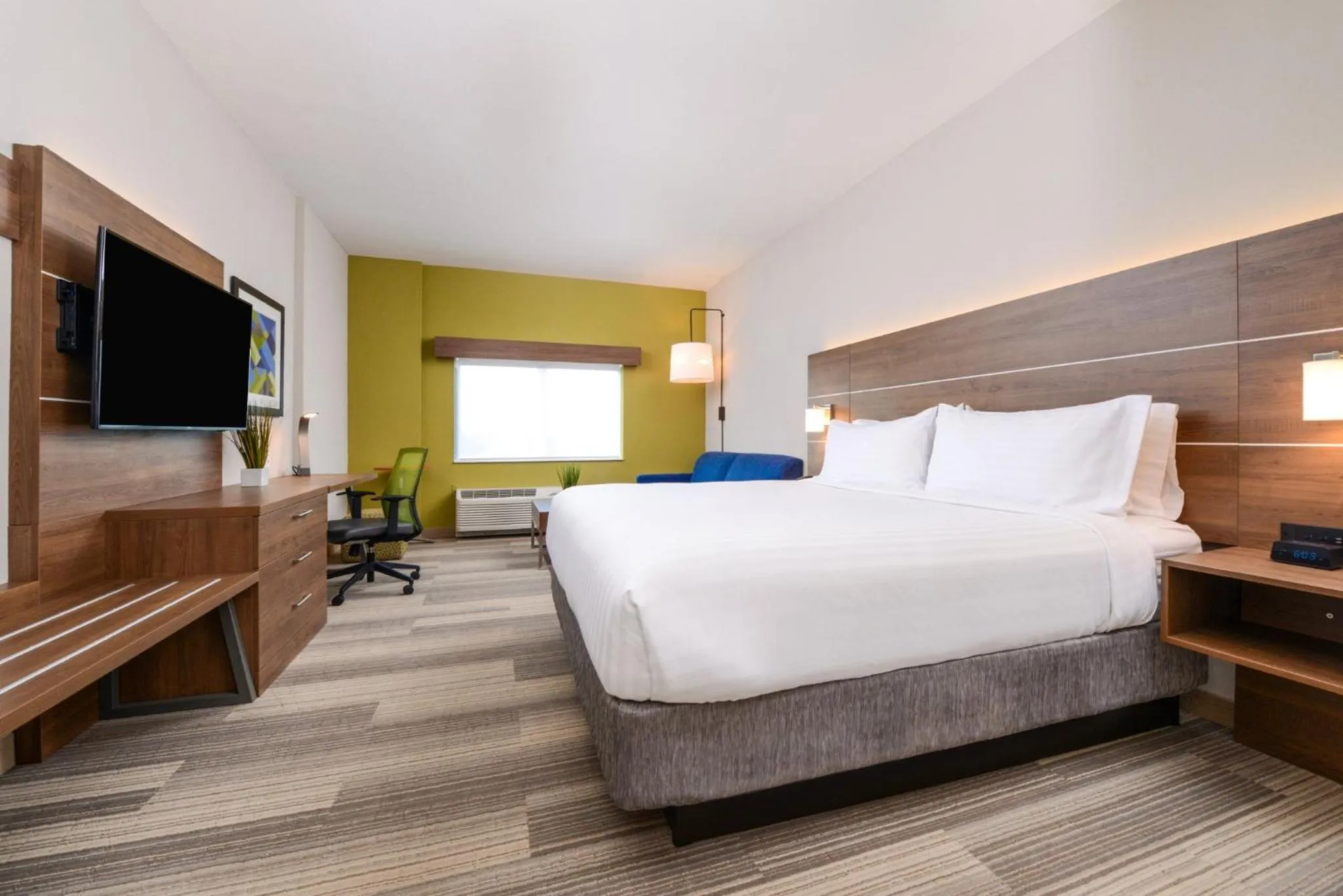 Photo of the whole room, Bed in Holiday Inn Express & Suites - St. Petersburg - Madeira Beach by IHG