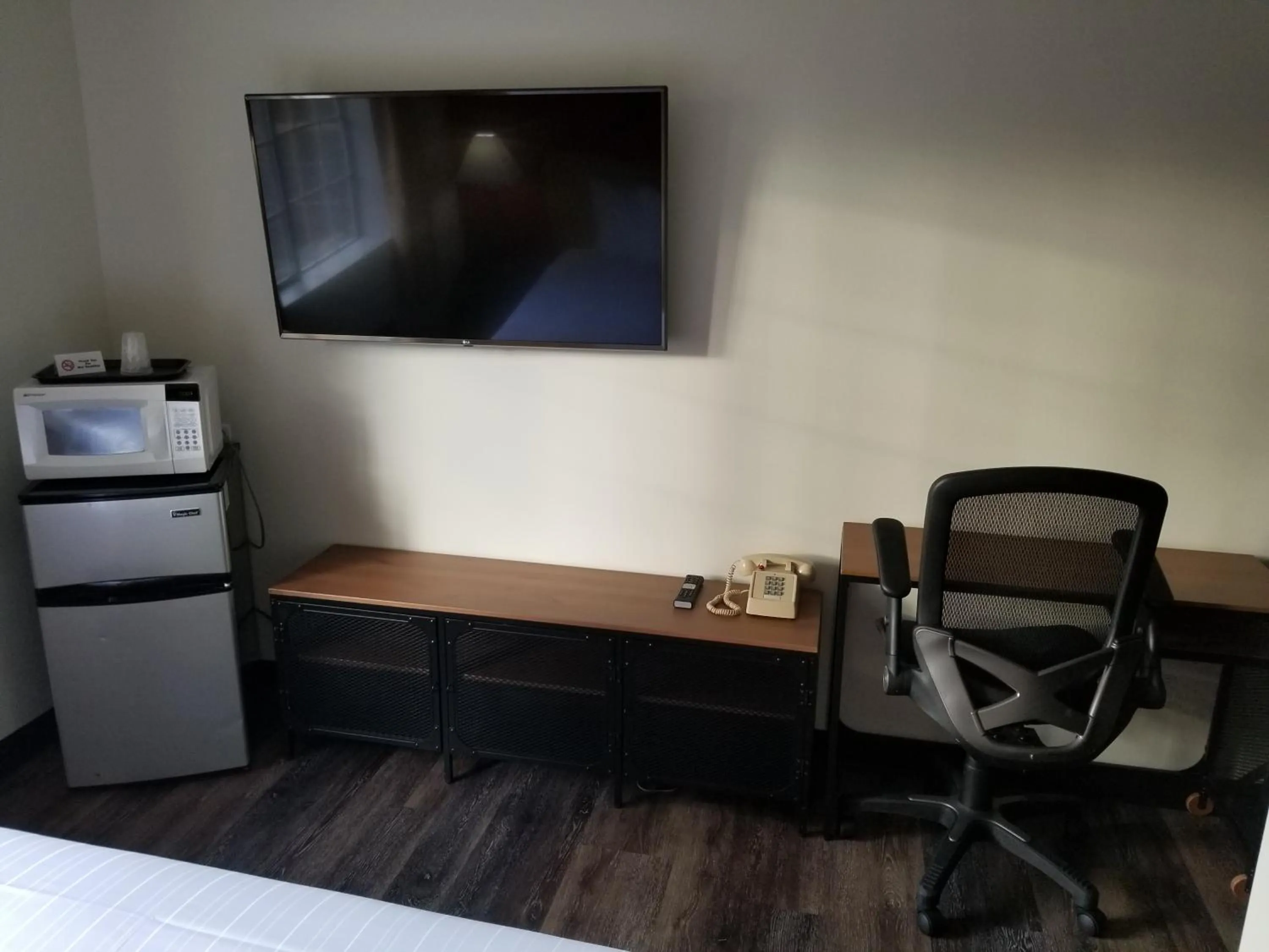 TV and multimedia in Best Lynnwood Inn