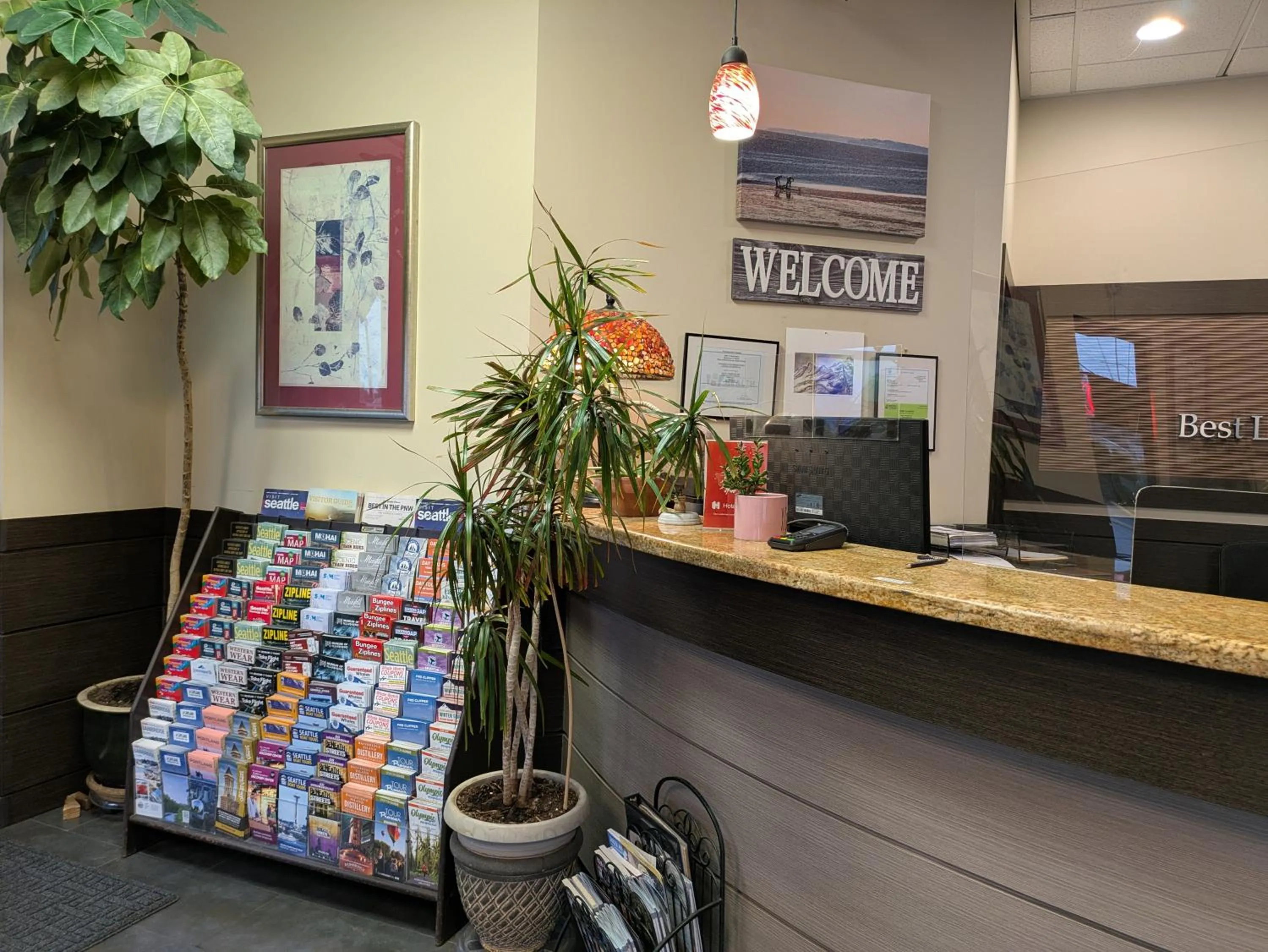 Lobby or reception in Best Lynnwood Inn