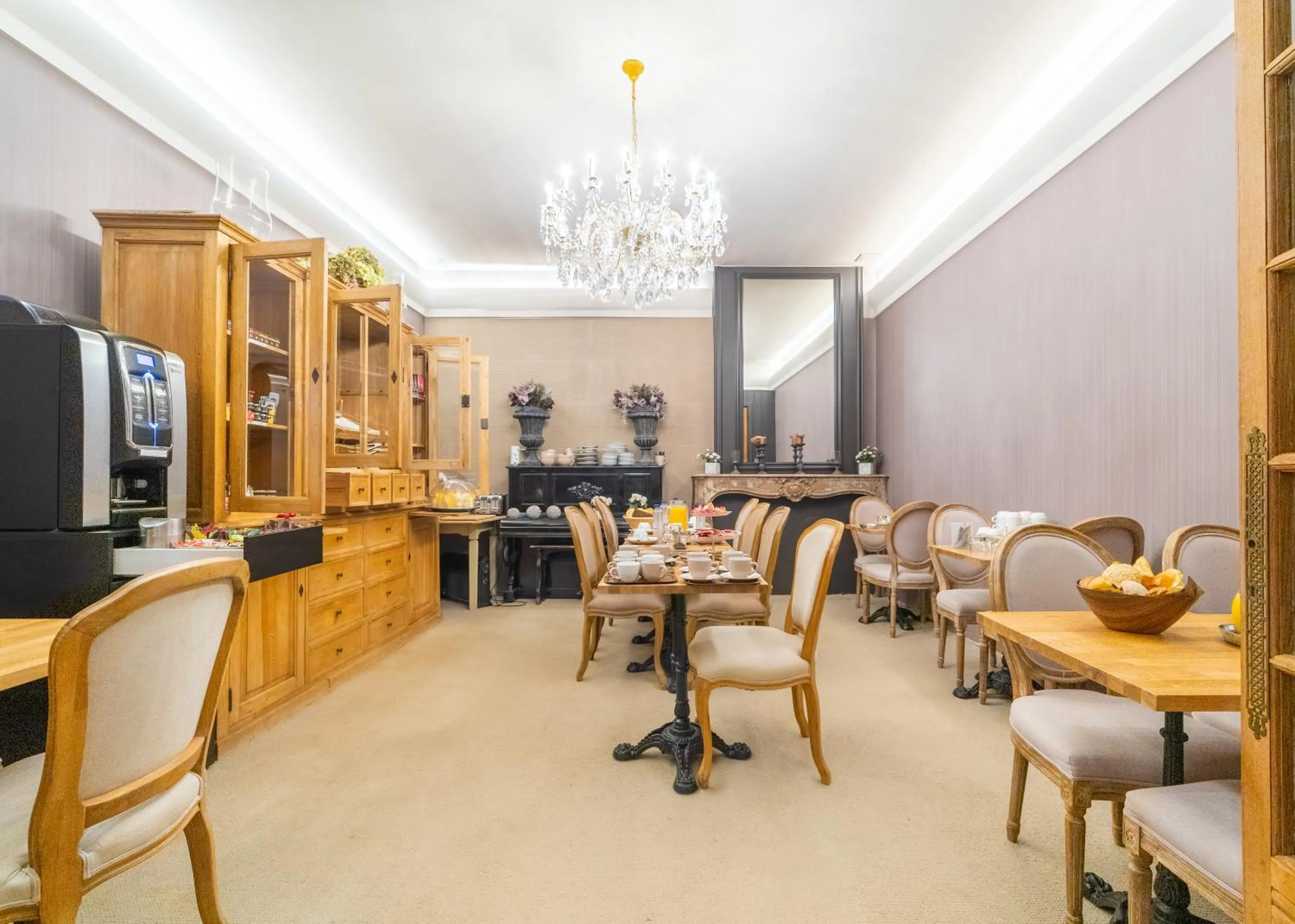 Breakfast in Hotel Het Gheestelic Hof by CW Hotel Collection