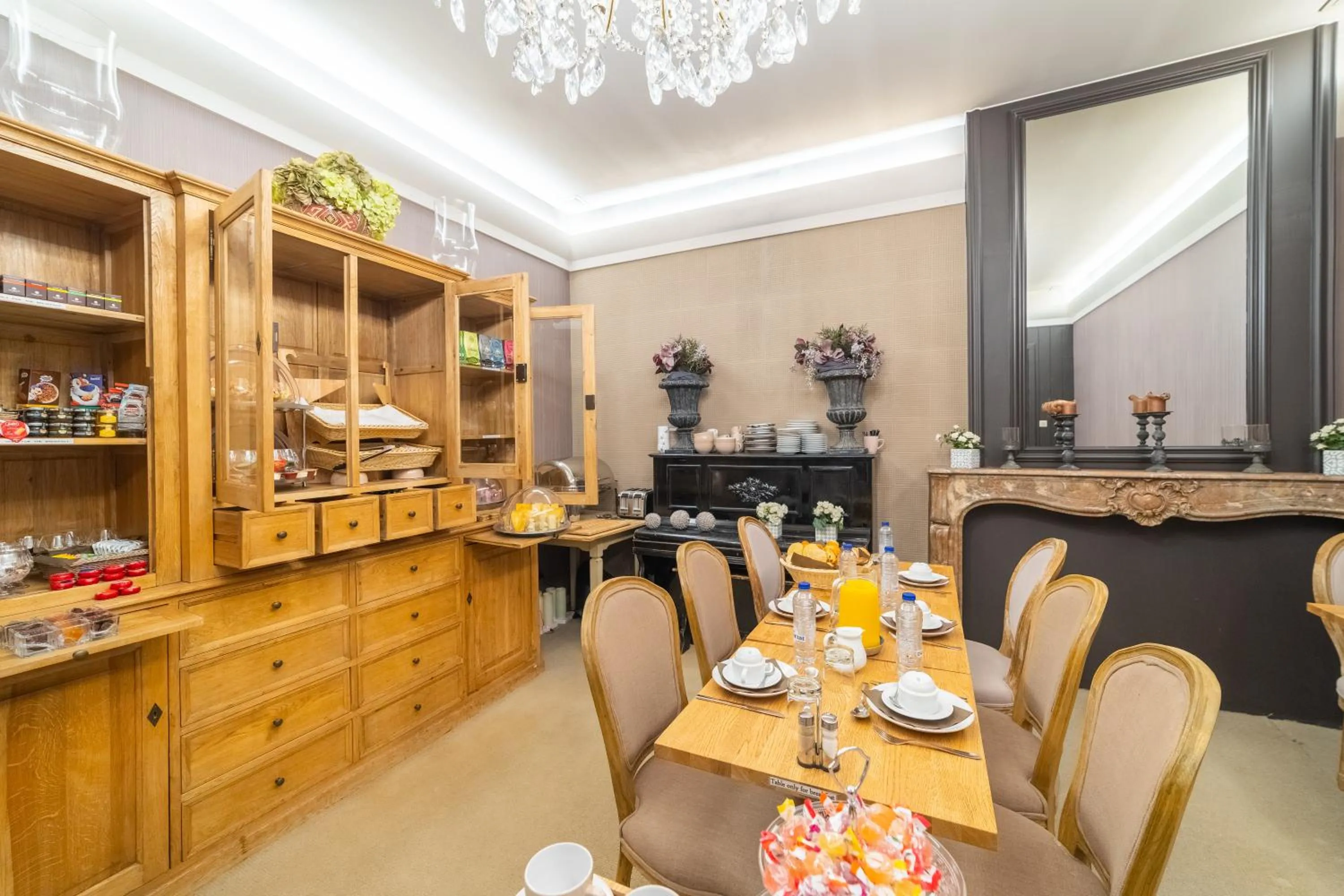 Breakfast in Hotel Het Gheestelic Hof by CW Hotel Collection