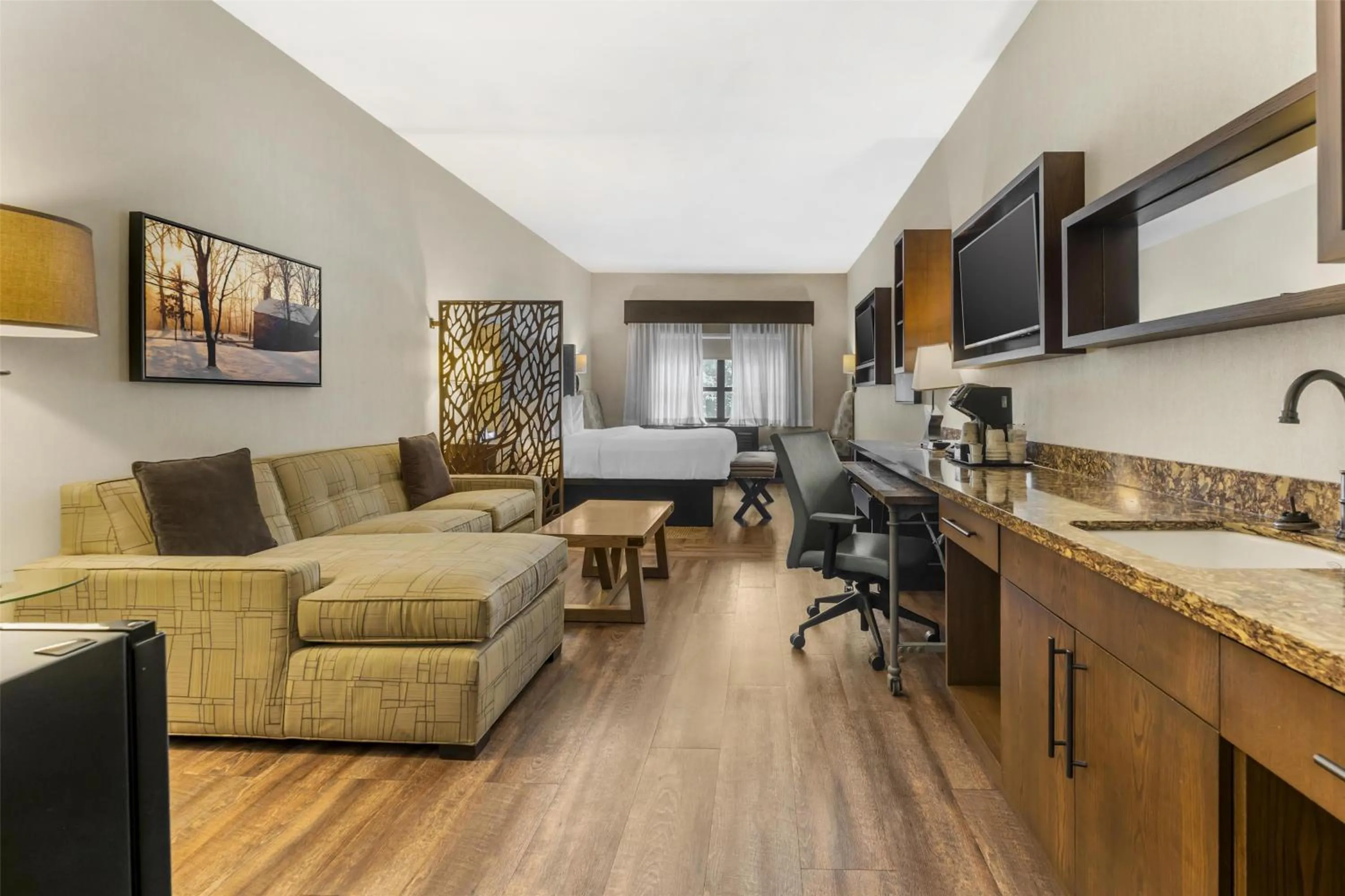 Bedroom in Best Western Plus Franciscan Square Inn & Suites Steubenville