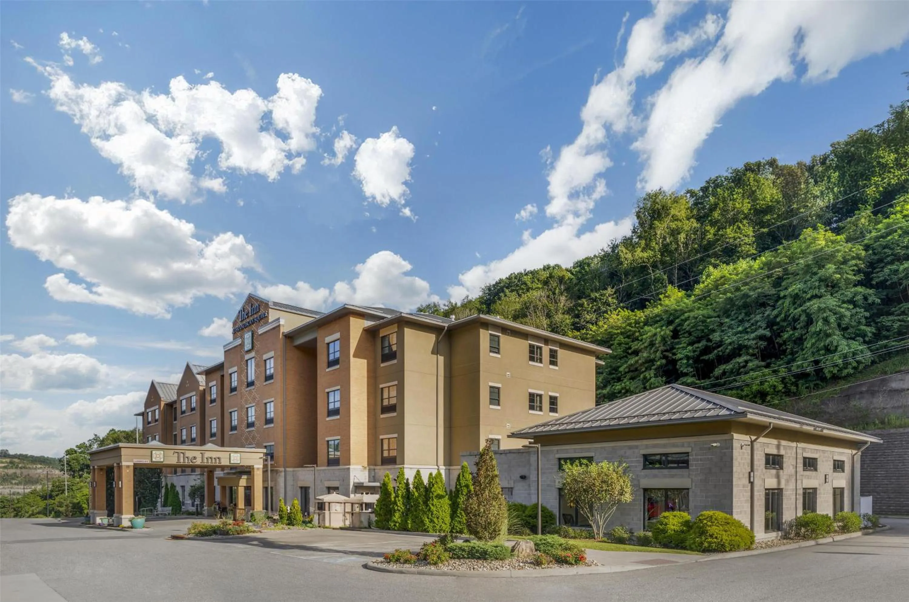 Property building in Best Western Plus Franciscan Square Inn & Suites Steubenville