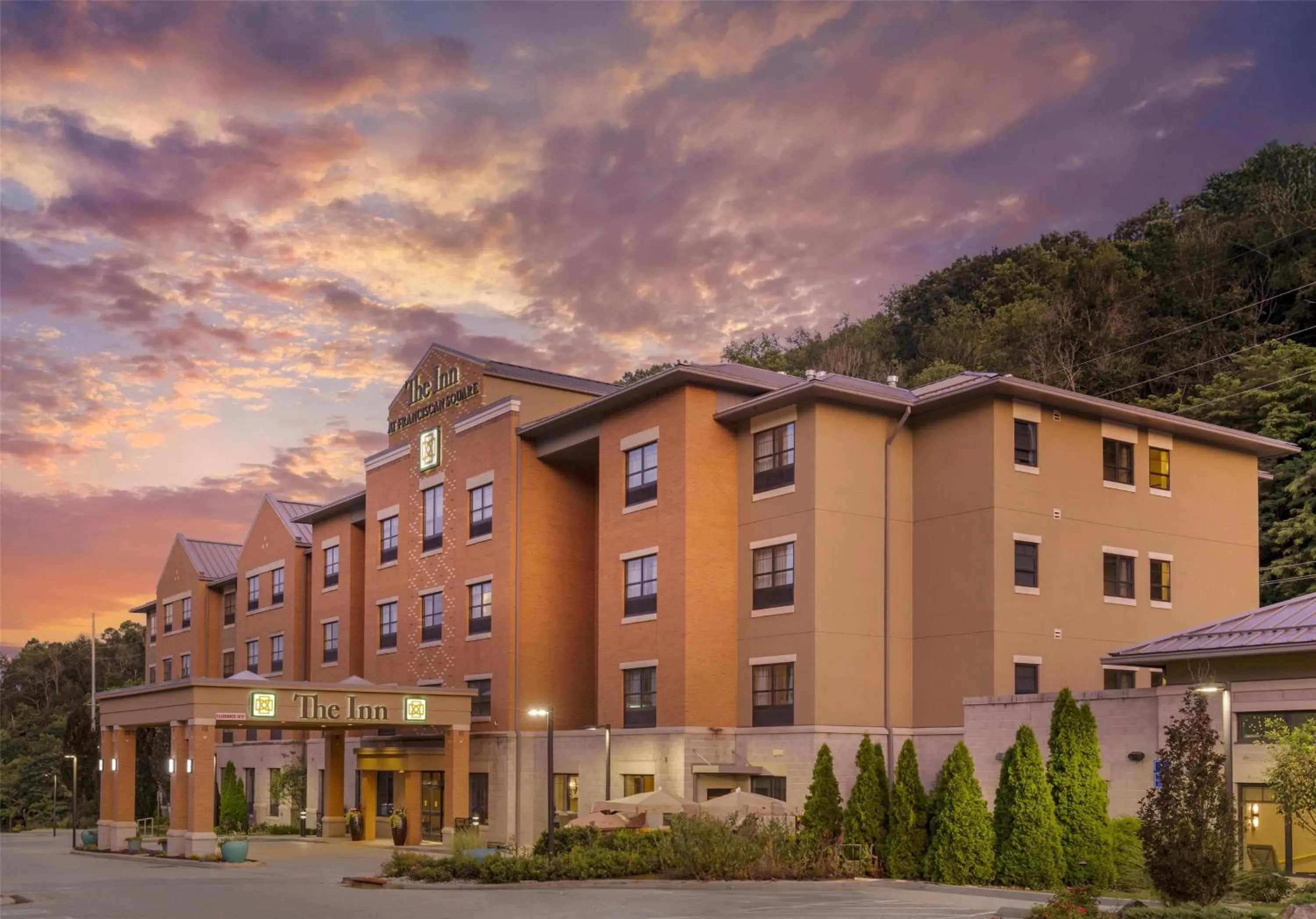 Property building in Best Western Plus Franciscan Square Inn & Suites Steubenville