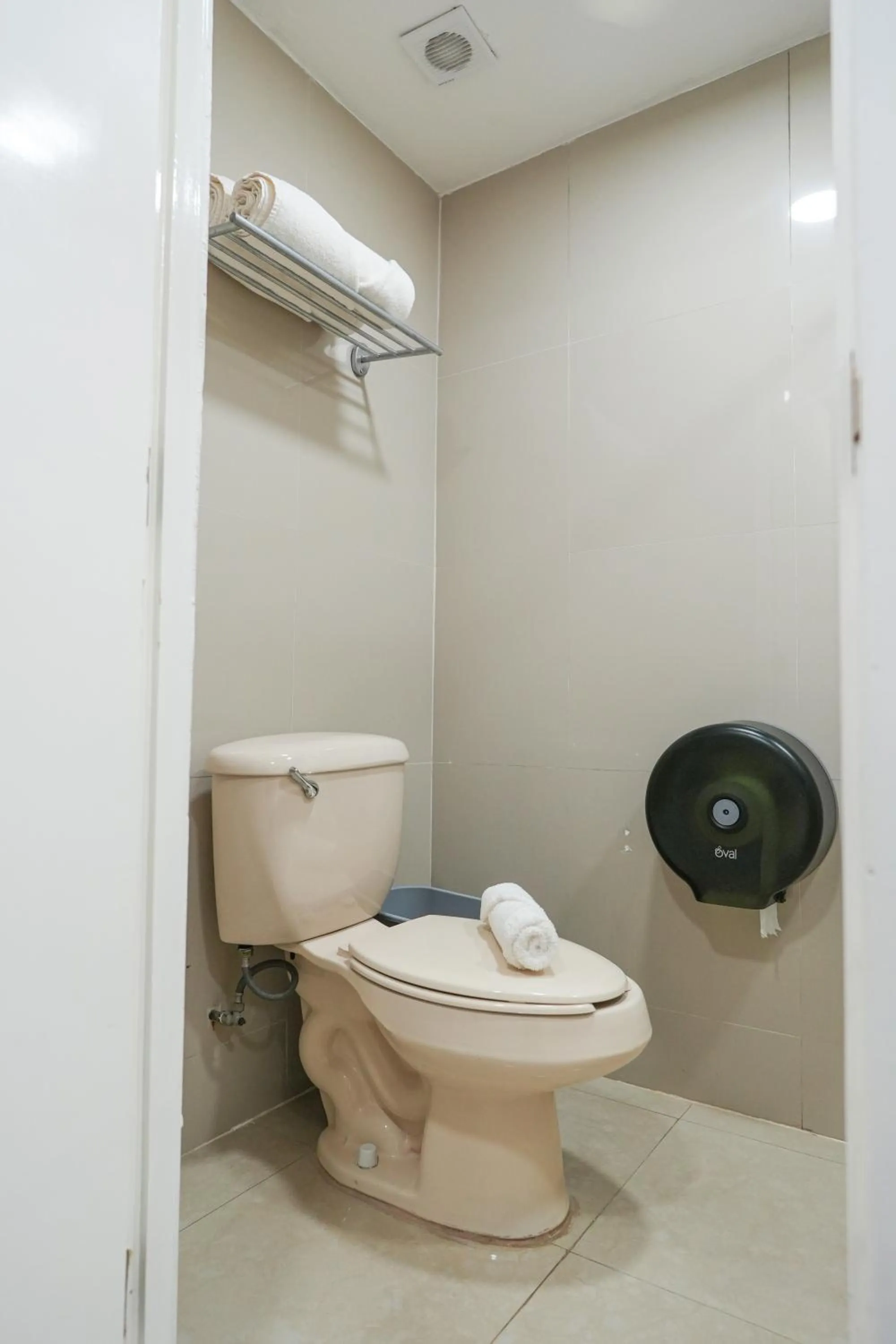 Toilet in Days Inn by Wyndham Minatitlan