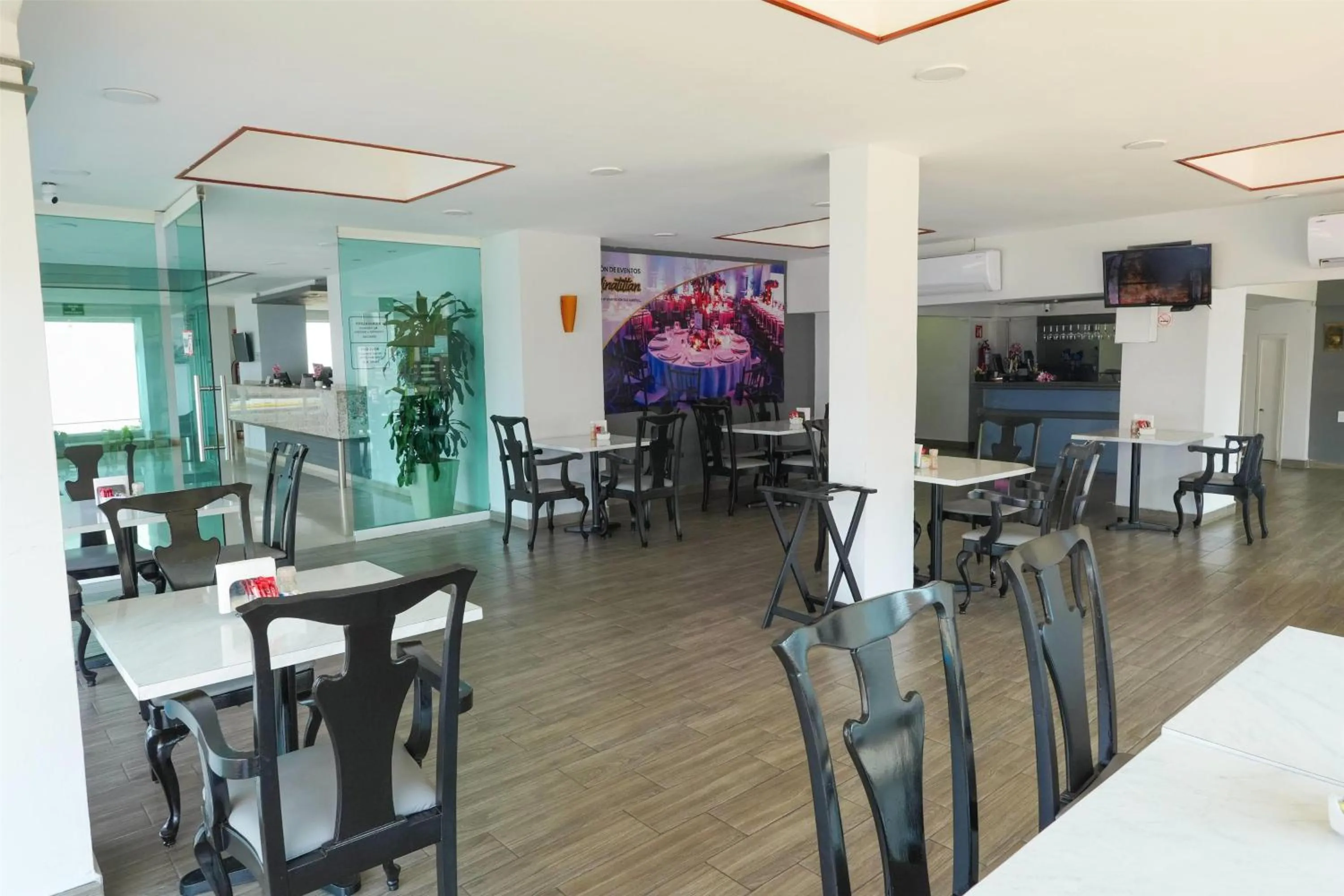 Restaurant/places to eat in Days Inn by Wyndham Minatitlan