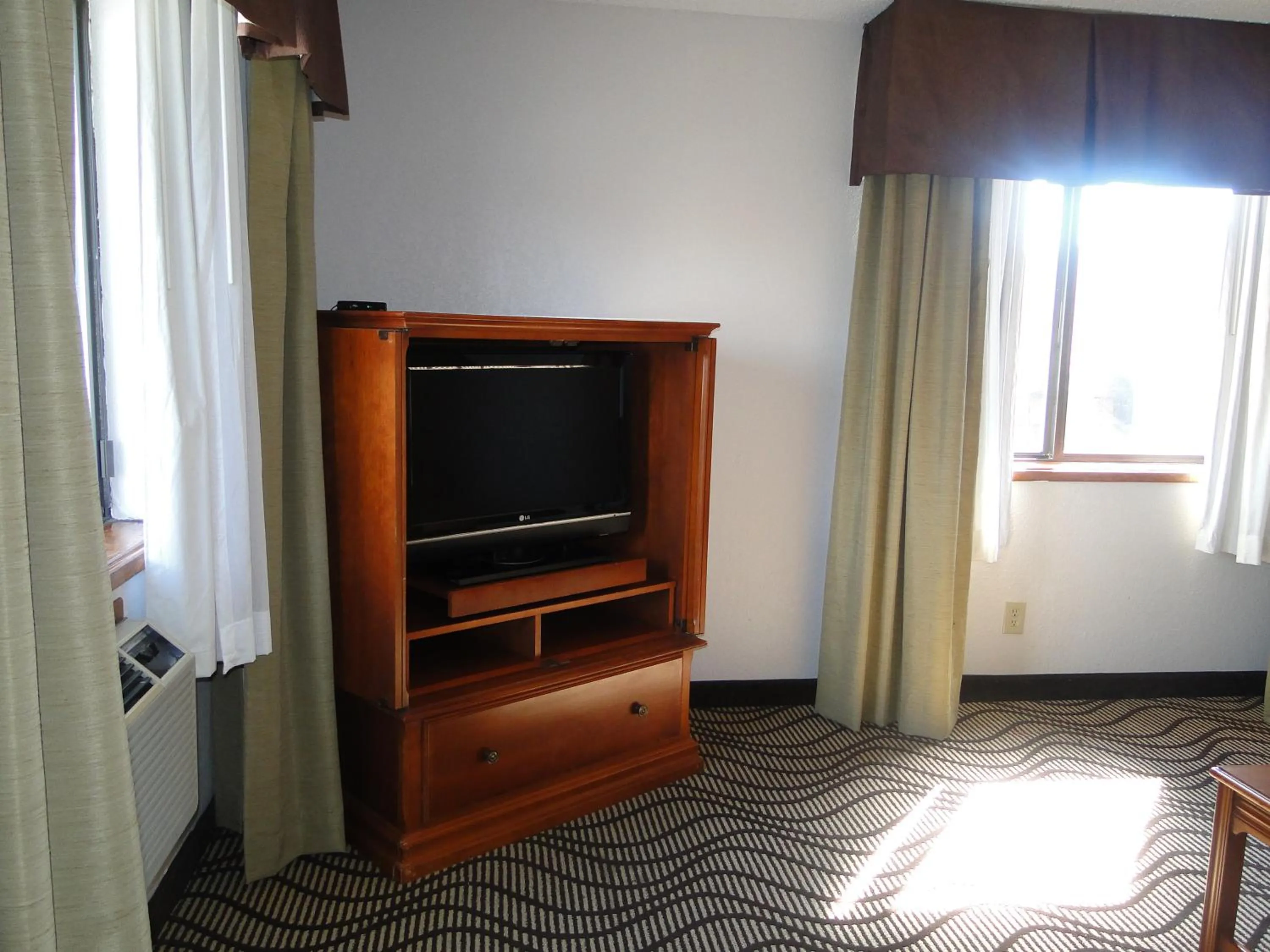 TV and multimedia in Oscoda Lakeside Hotel