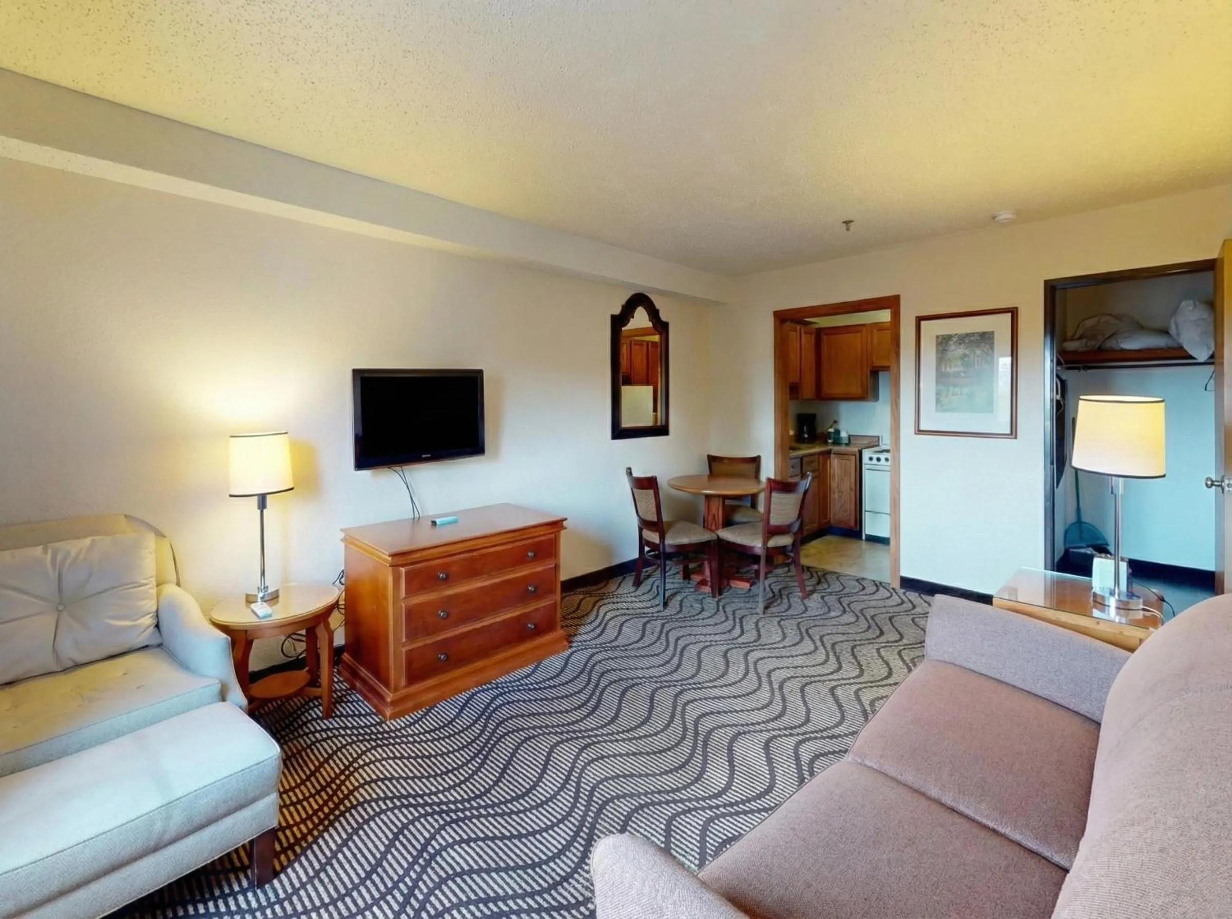 TV and multimedia in Oscoda Lakeside Hotel