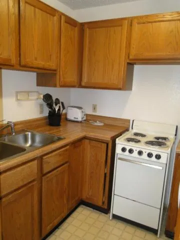 Kitchen or kitchenette in Oscoda Lakeside Hotel