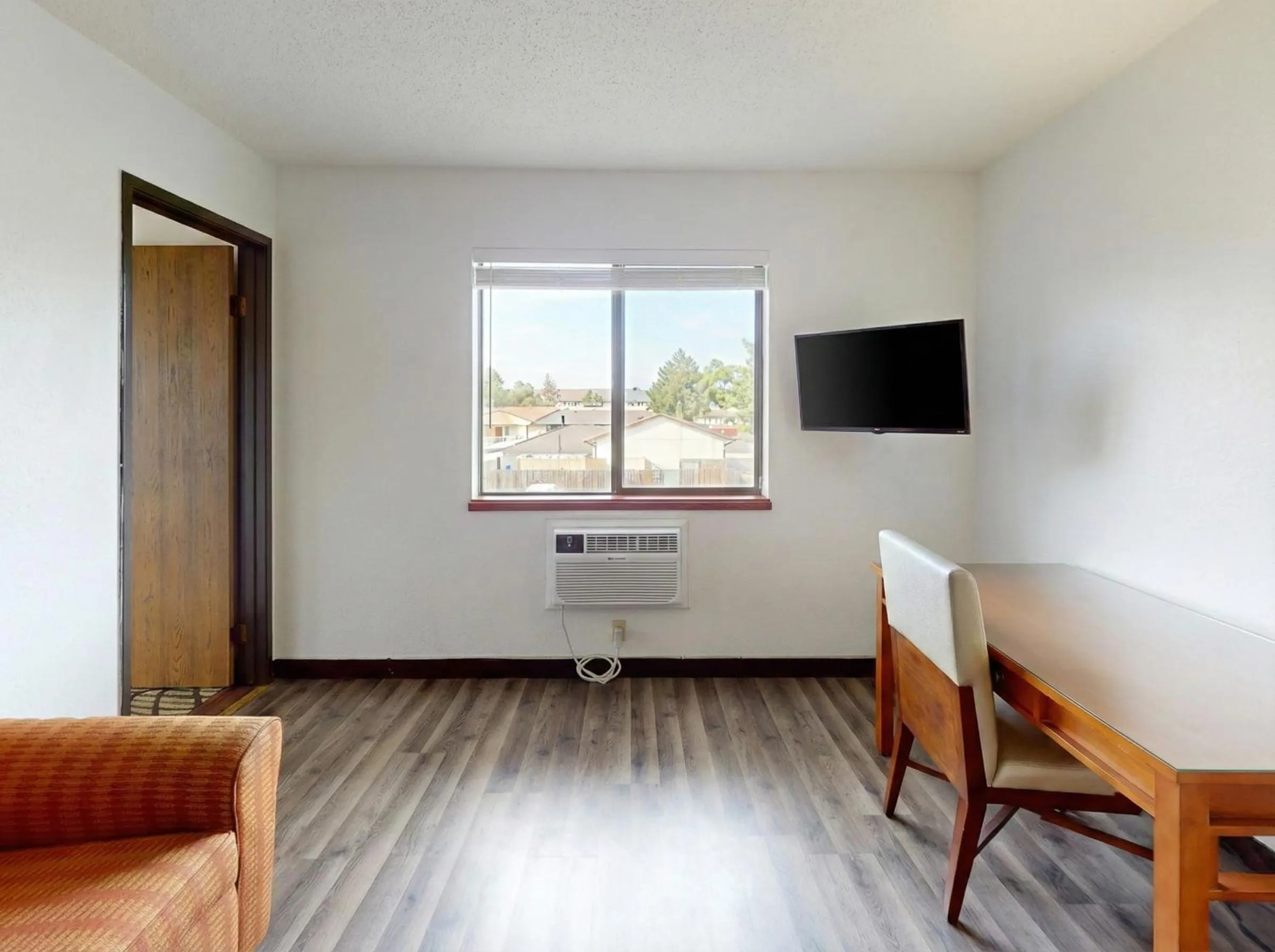 Seating area in Oscoda Lakeside Hotel