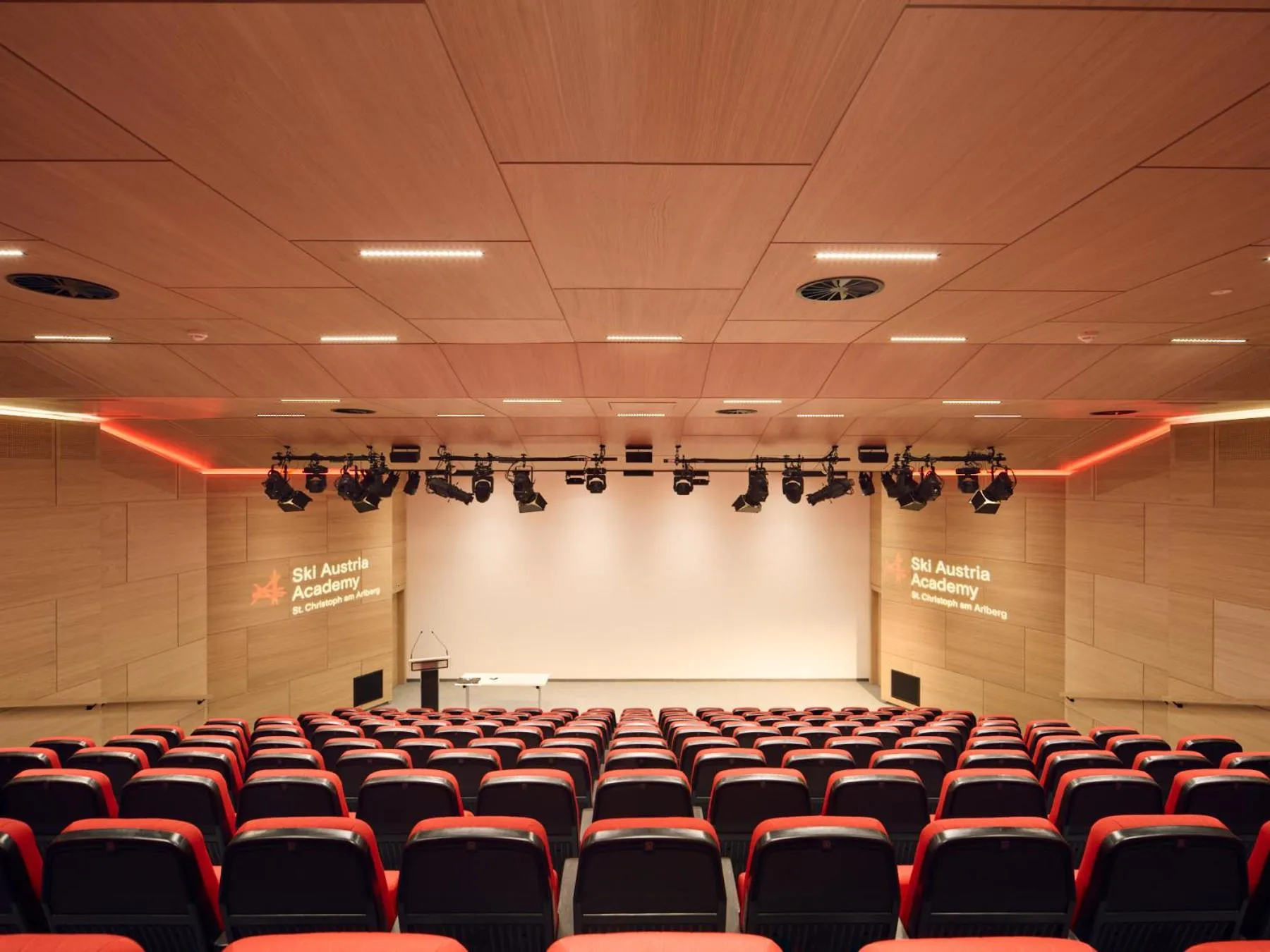 Meeting/conference room in Hotel Ski Austria St.Christoph a.A.