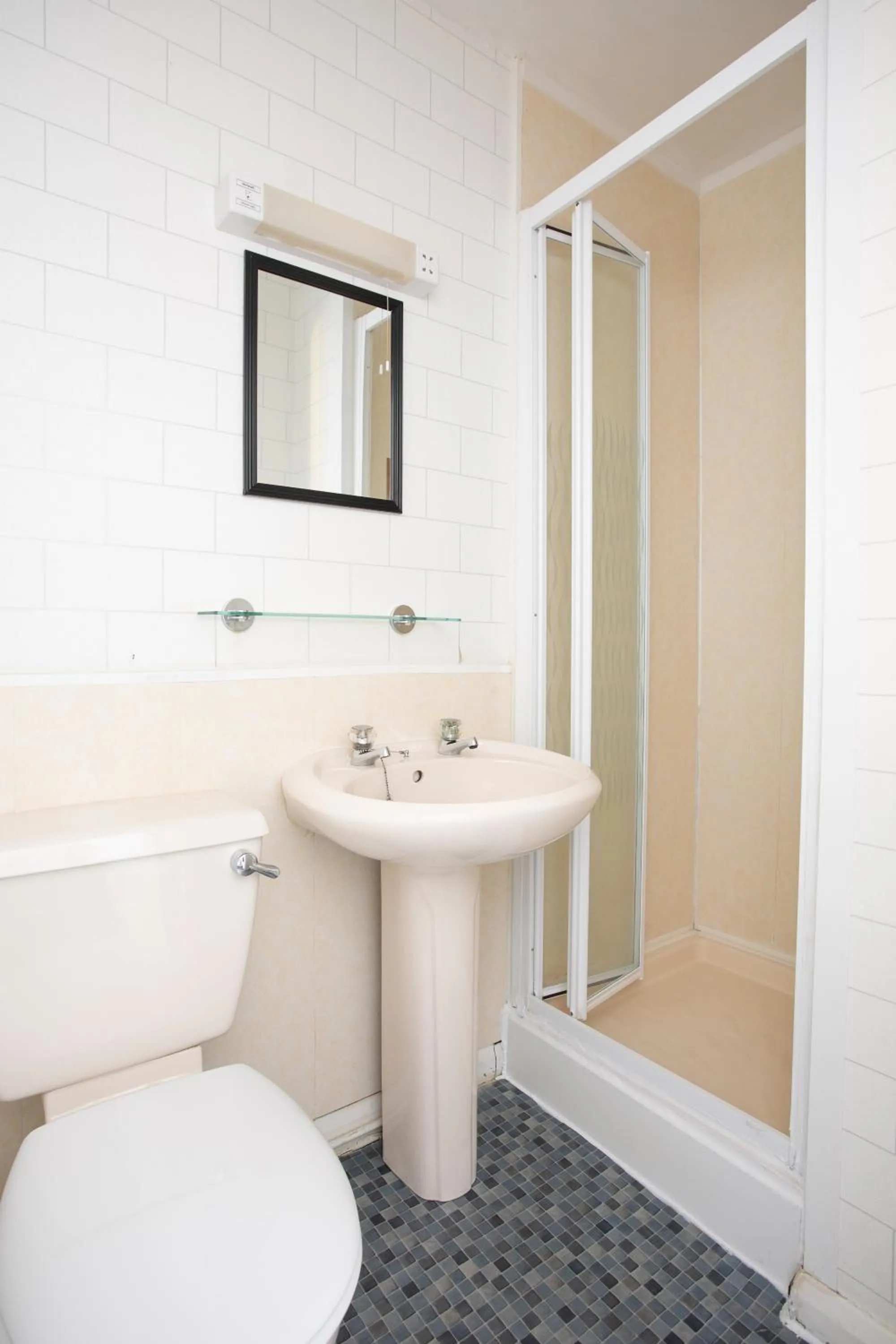 Bathroom in Jacaranda Hotel