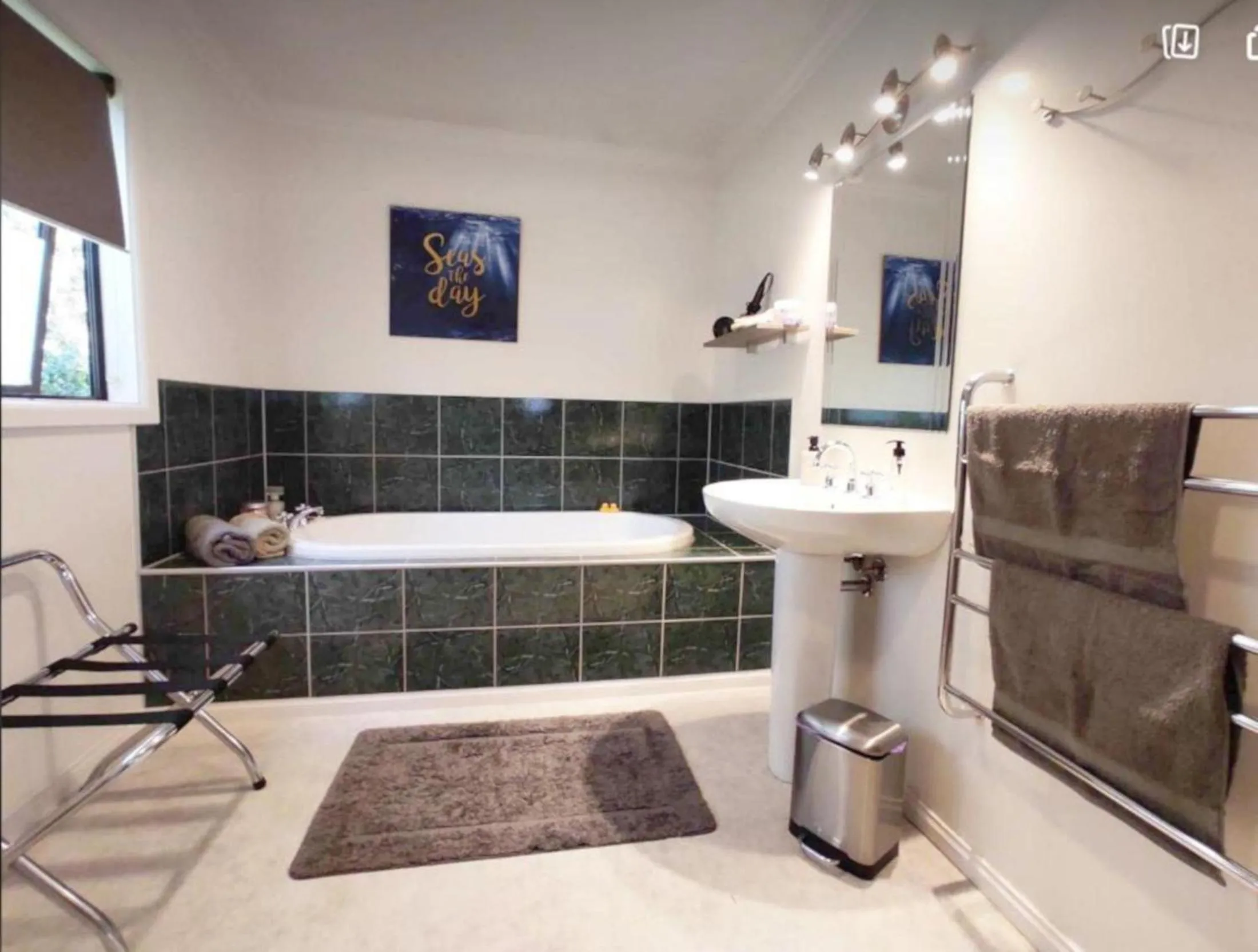 Bathroom in Golden Caves - Bed and Breakfast