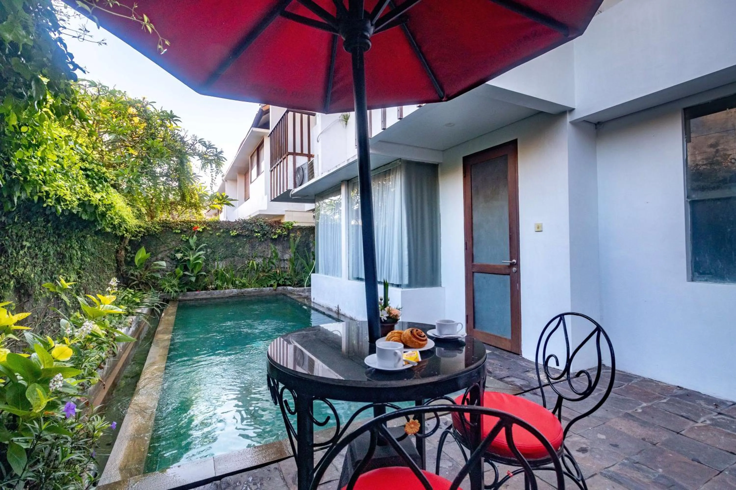 Swimming pool in Sanur Art Villas
