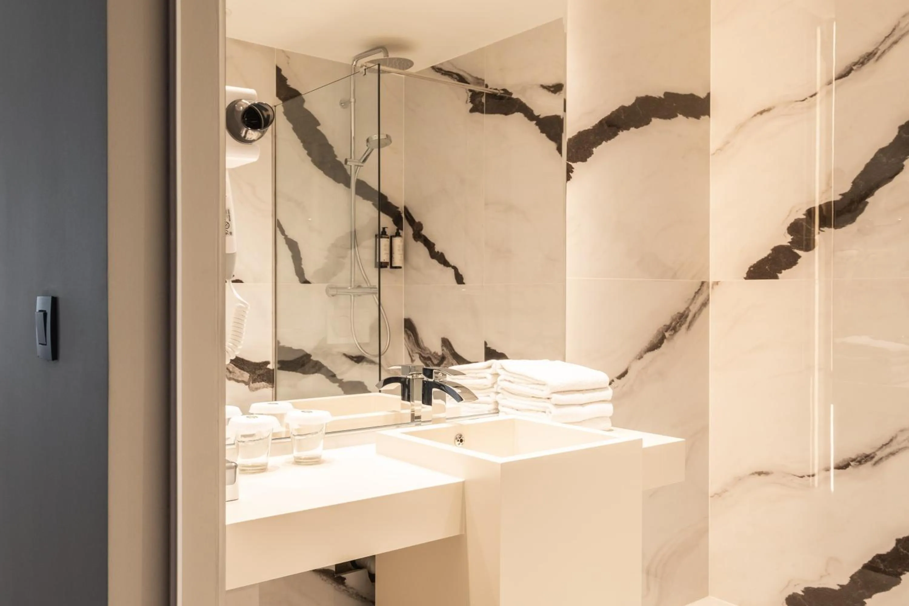 Bathroom in Hyllit Hotel