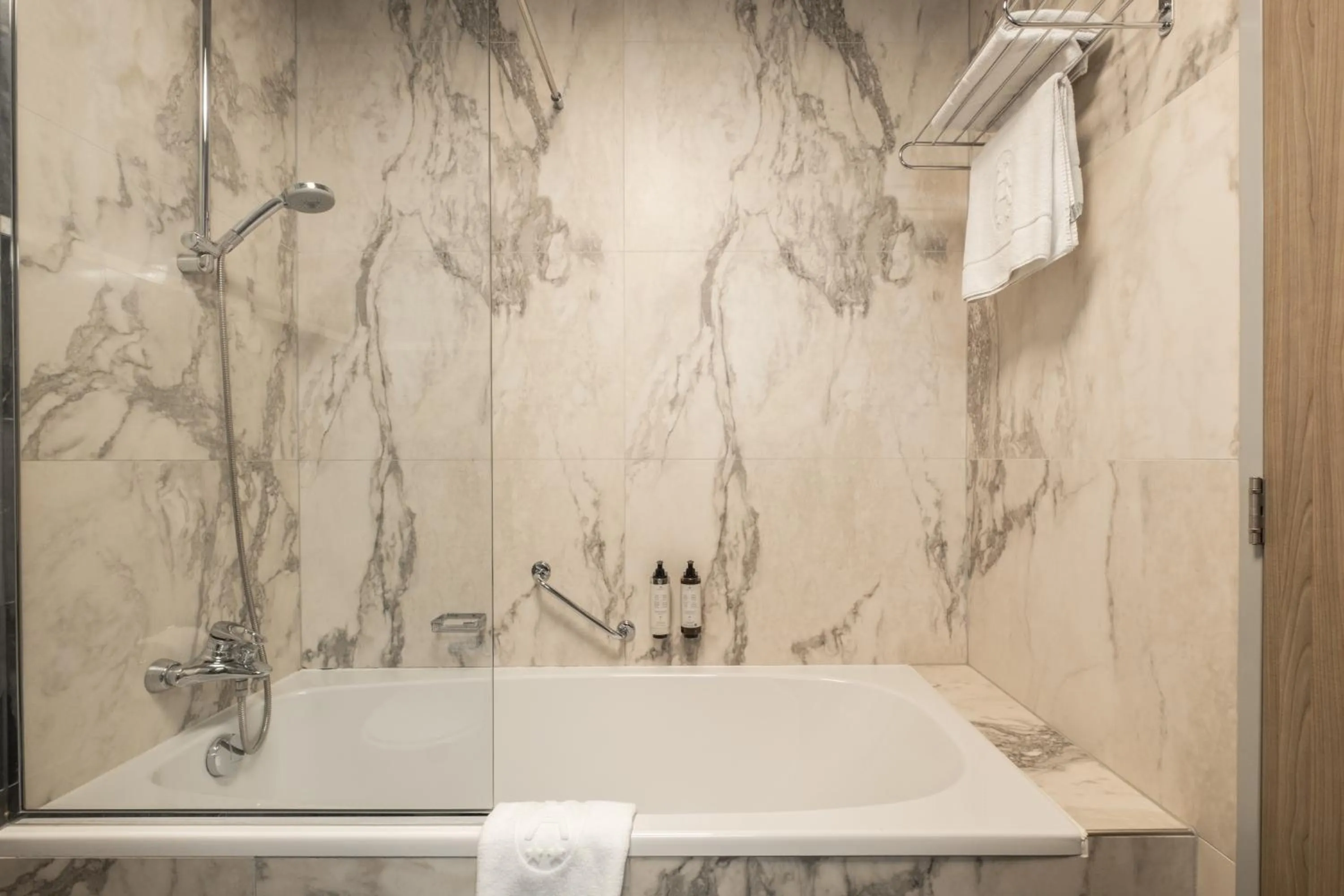 Bathroom in Hyllit Hotel