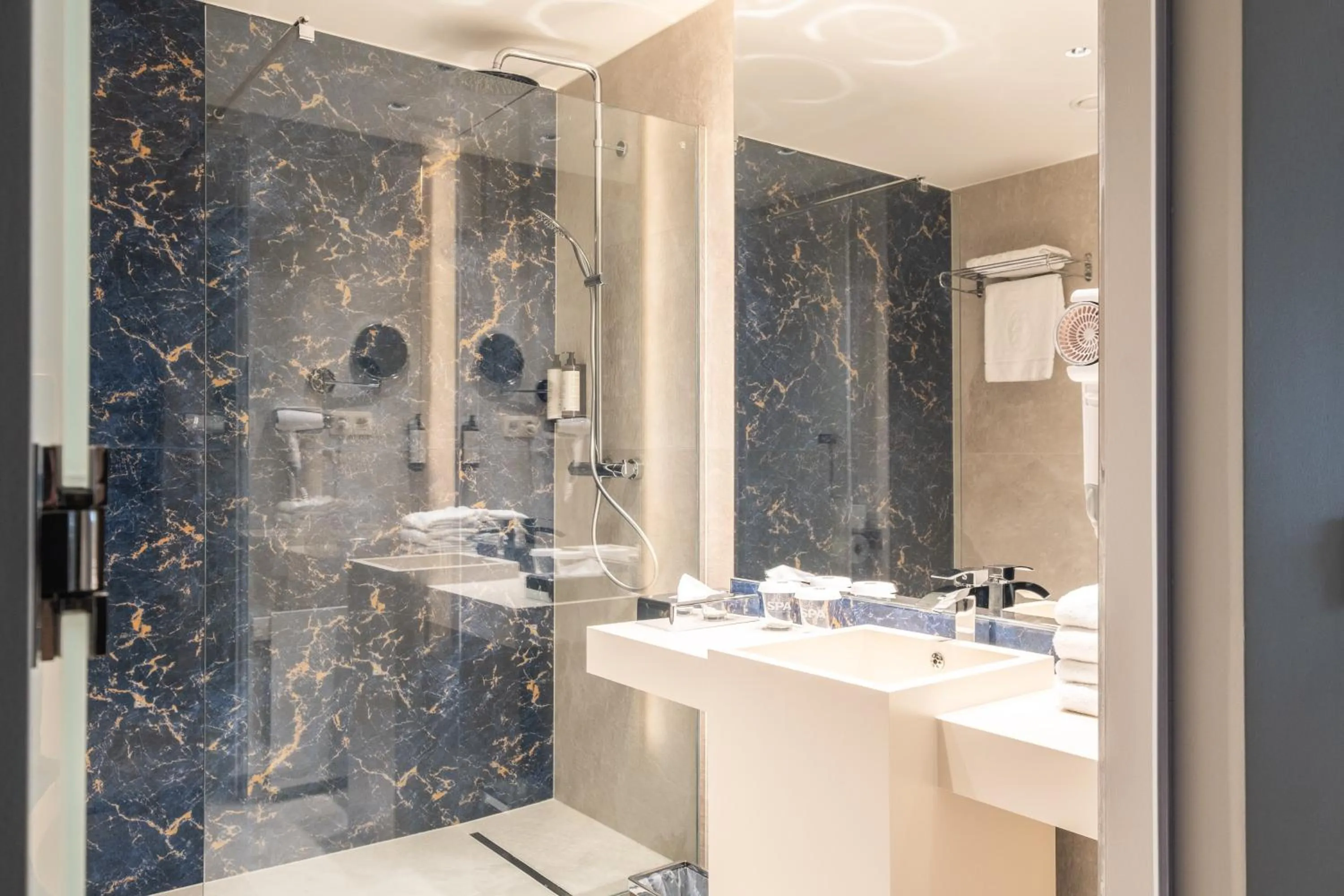 Bathroom in Hyllit Hotel