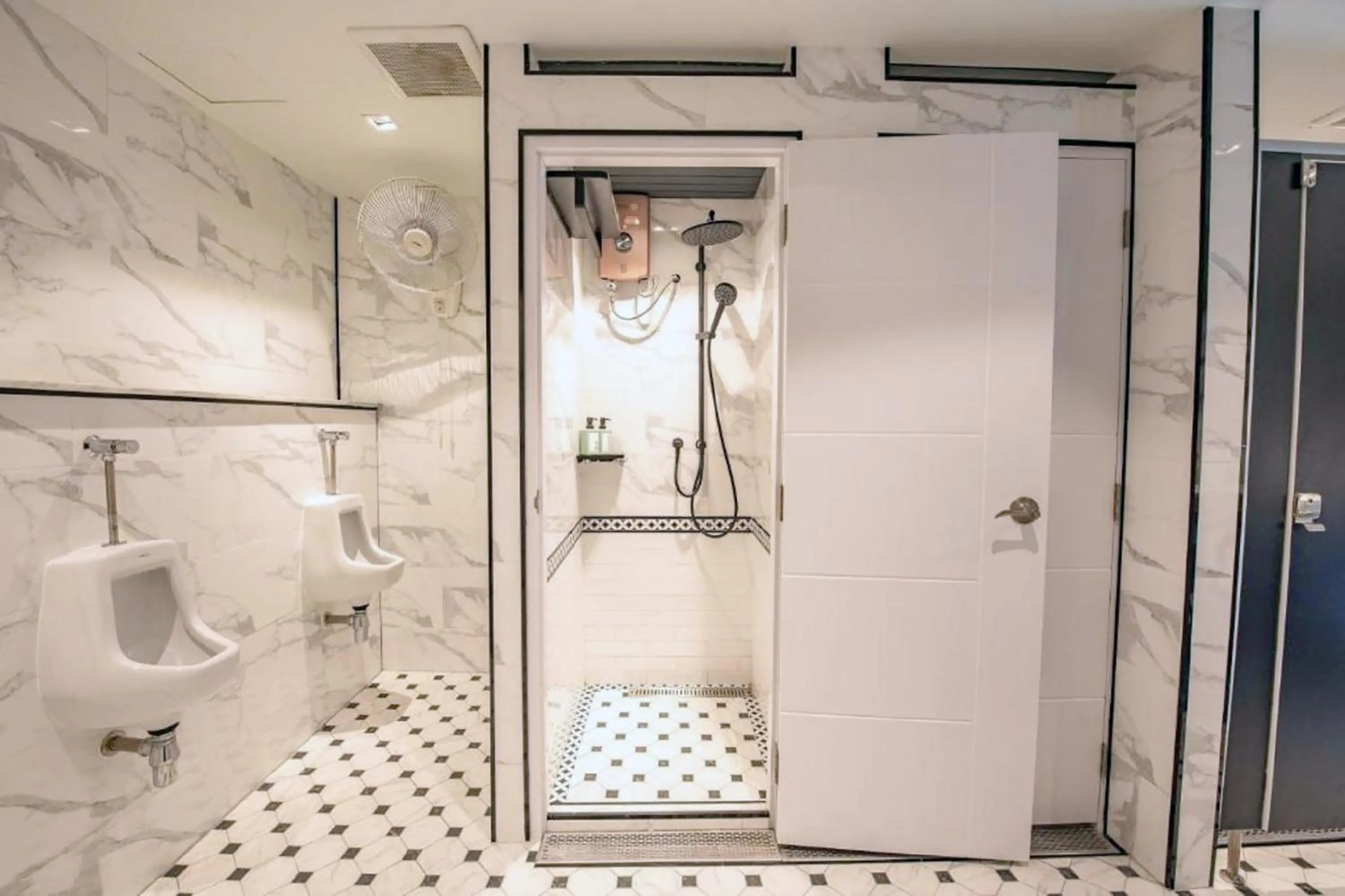 Shower in Narawad Boutique Hotel