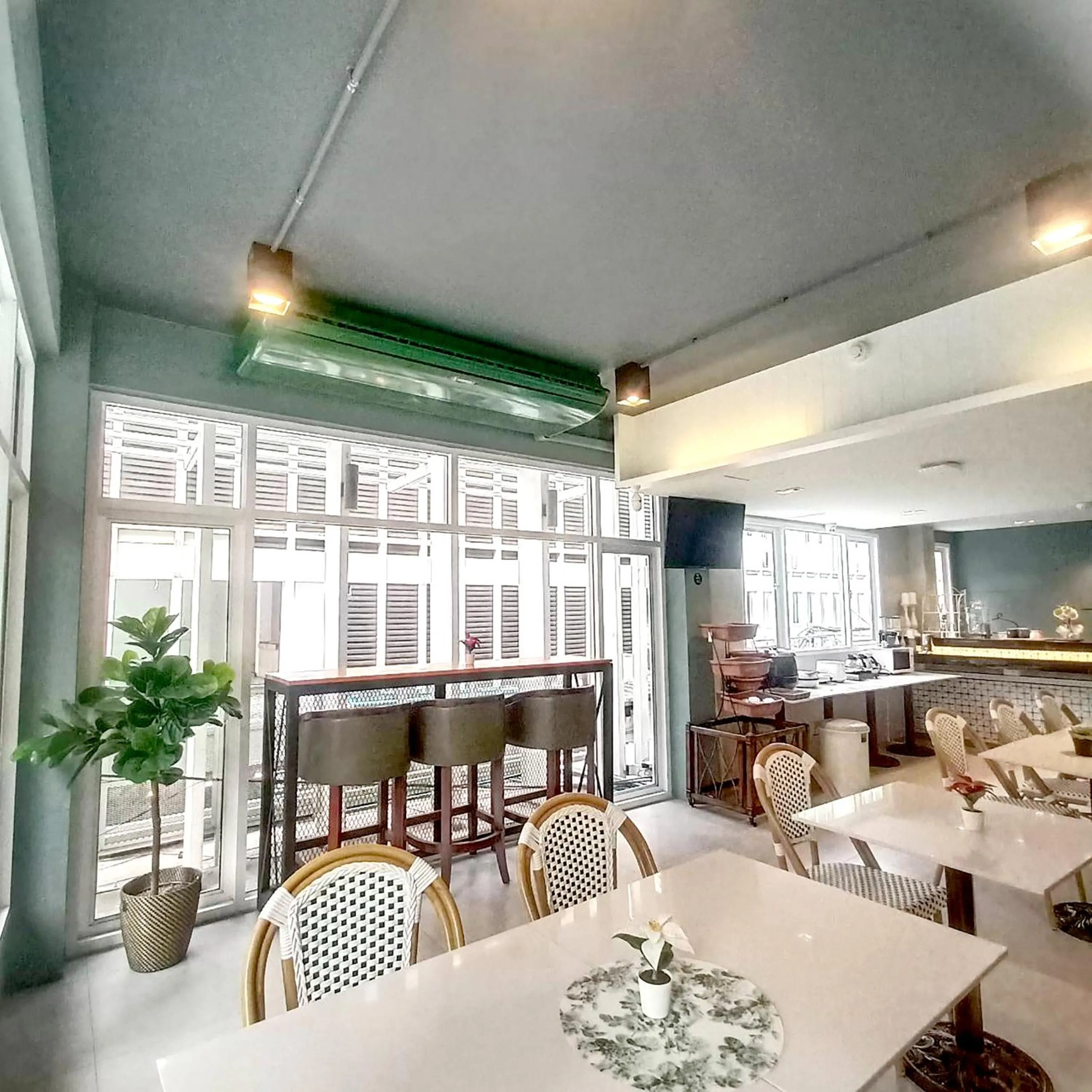 Communal lounge/ TV room in Narawad Boutique Hotel