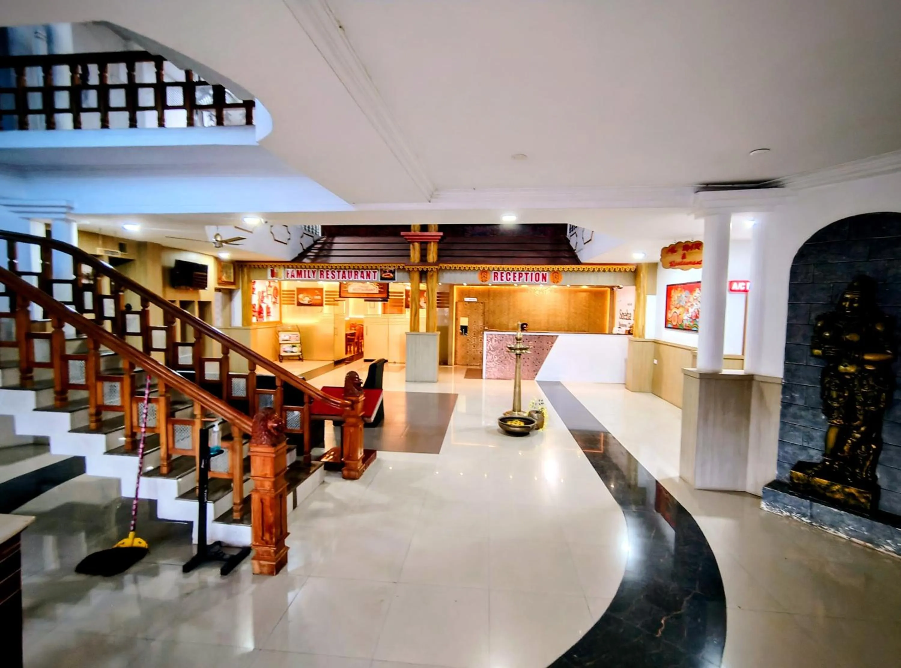 Lobby or reception in Sneha Inn