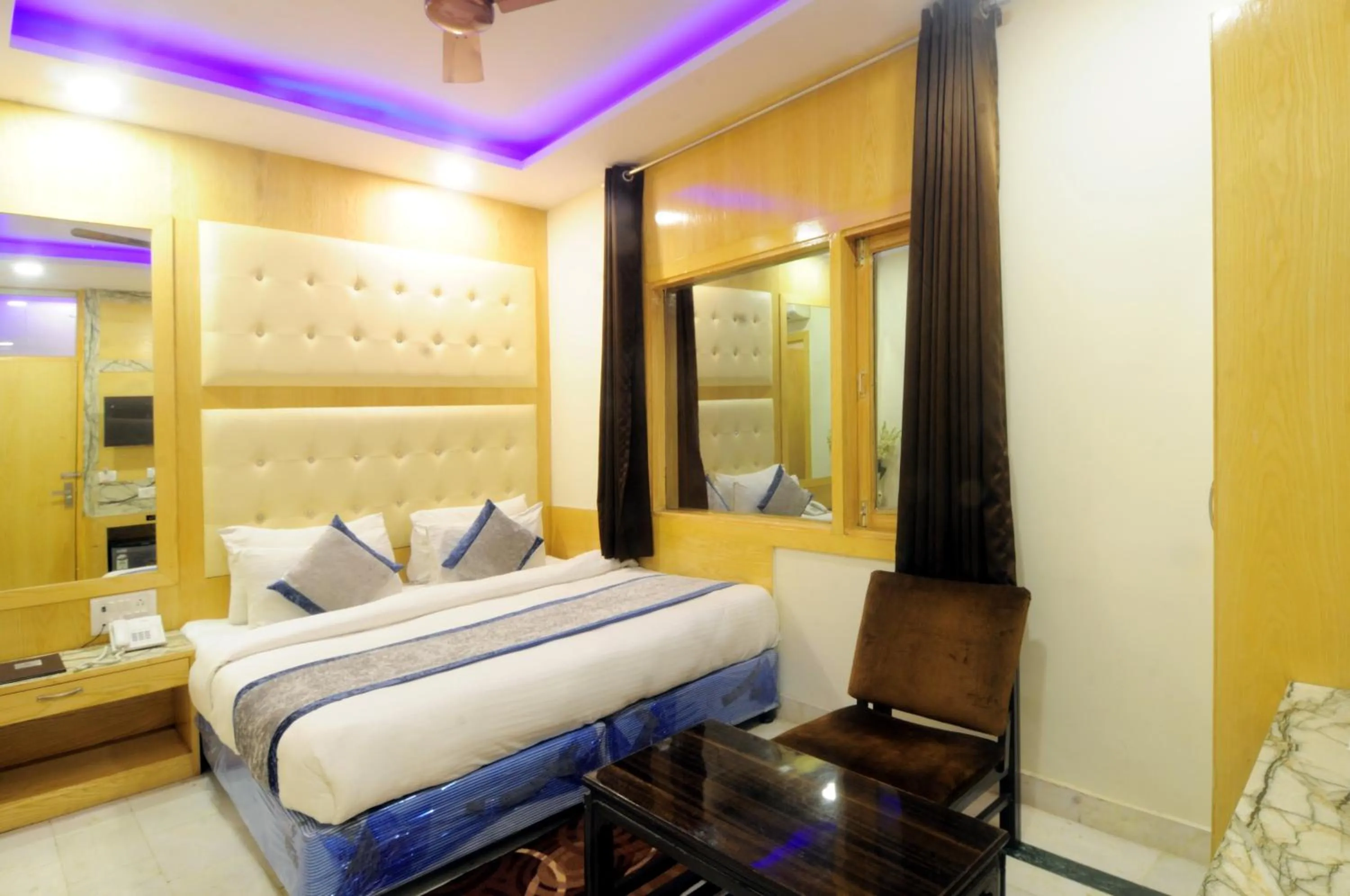Bed in Hotel Karlo Kastle - Paharganj - New Delhi