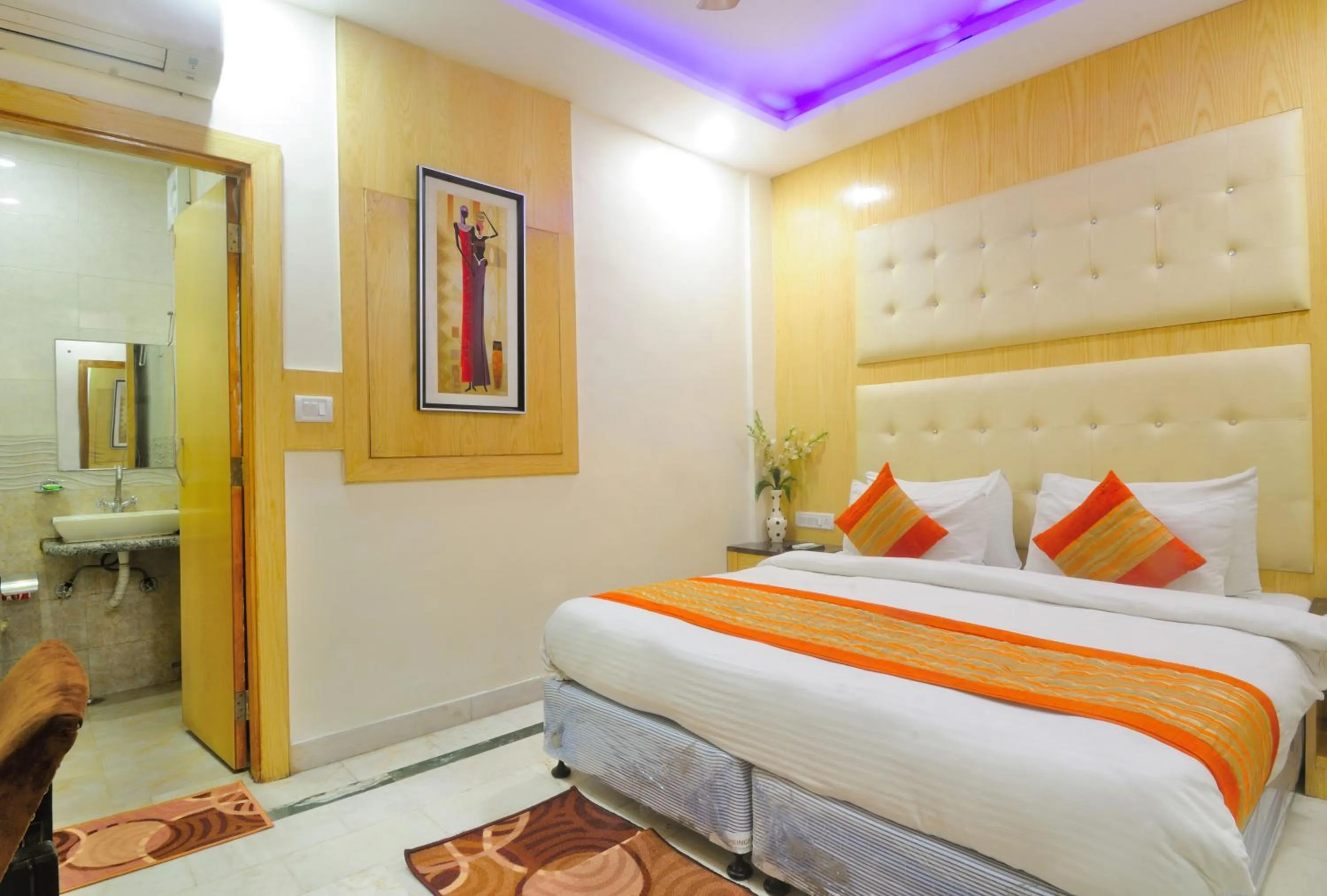 Bedroom, Bed in Hotel Karlo Kastle - Paharganj - New Delhi
