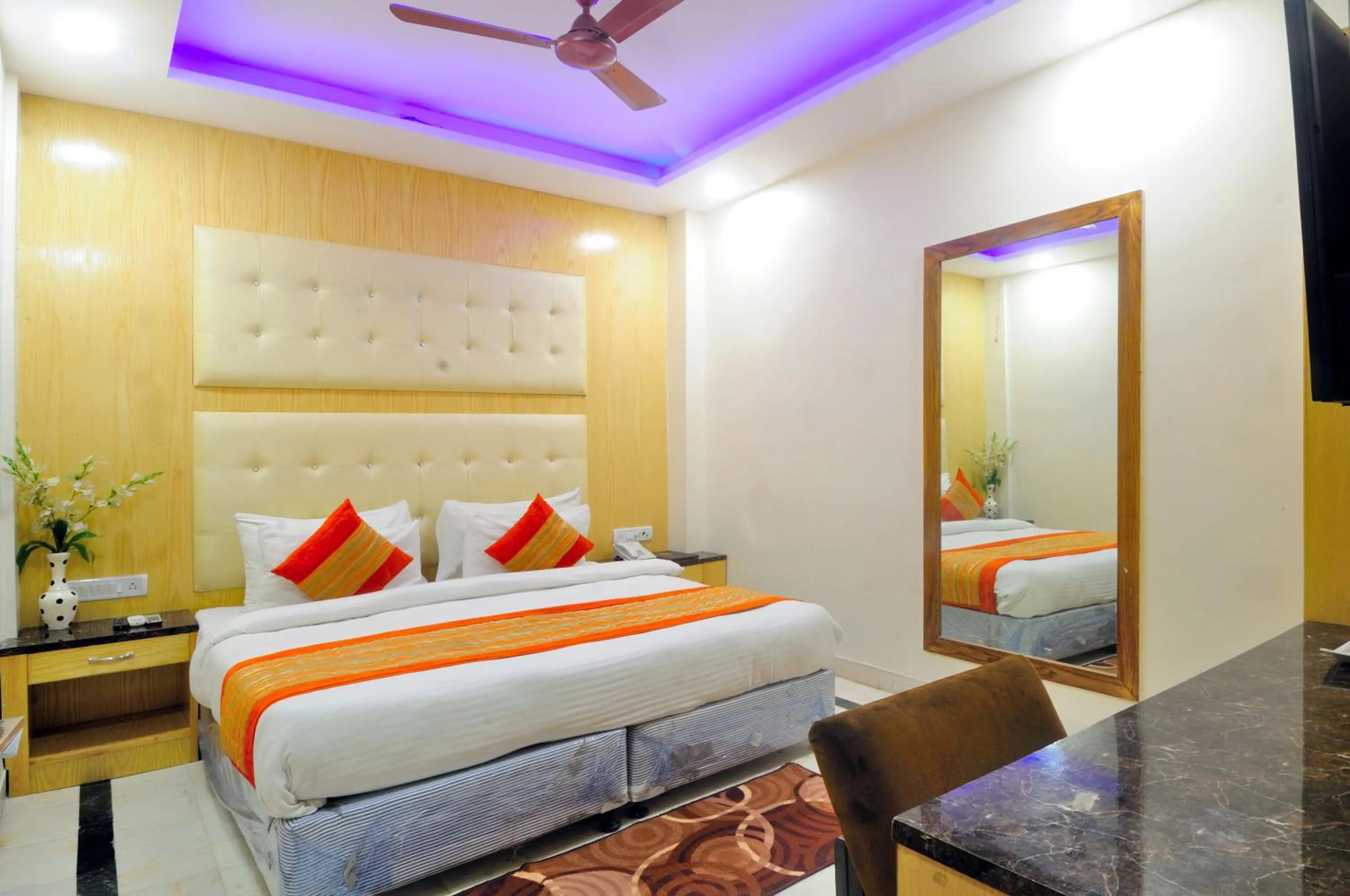 Bedroom, Bed in Hotel Karlo Kastle - Paharganj - New Delhi