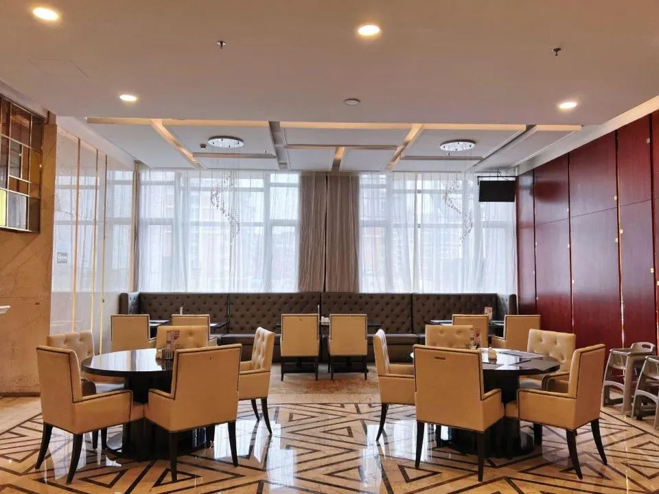 Menshine Gloria Plaza Hotel