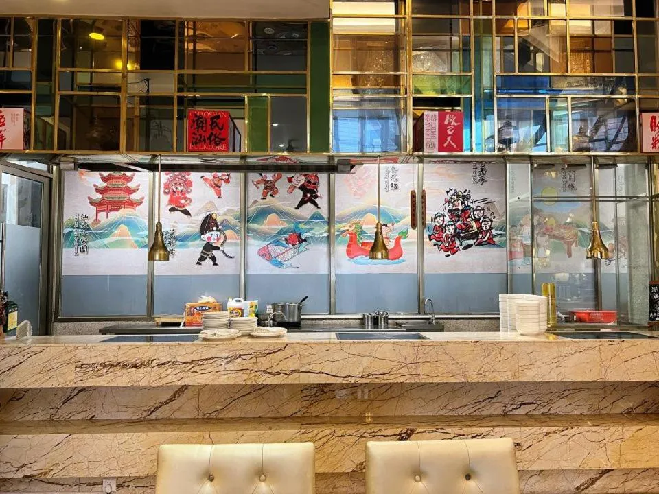 Menshine Gloria Plaza Hotel