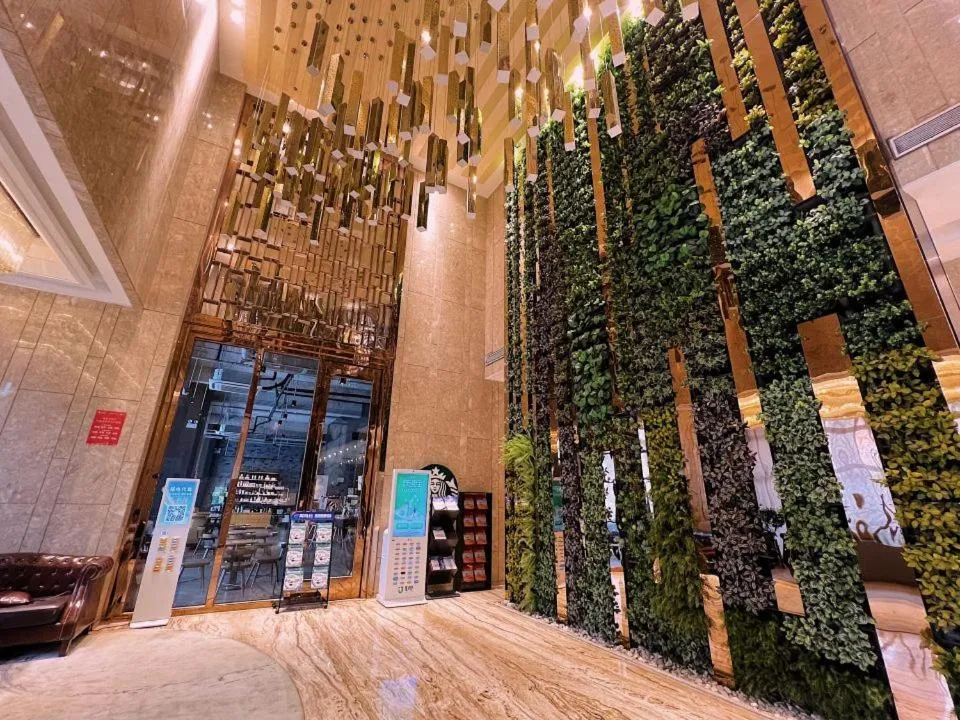 Menshine Gloria Plaza Hotel