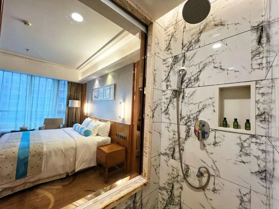 Bed in Menshine Gloria Plaza Hotel