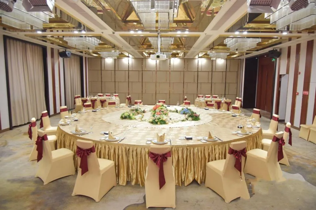 Menshine Gloria Plaza Hotel